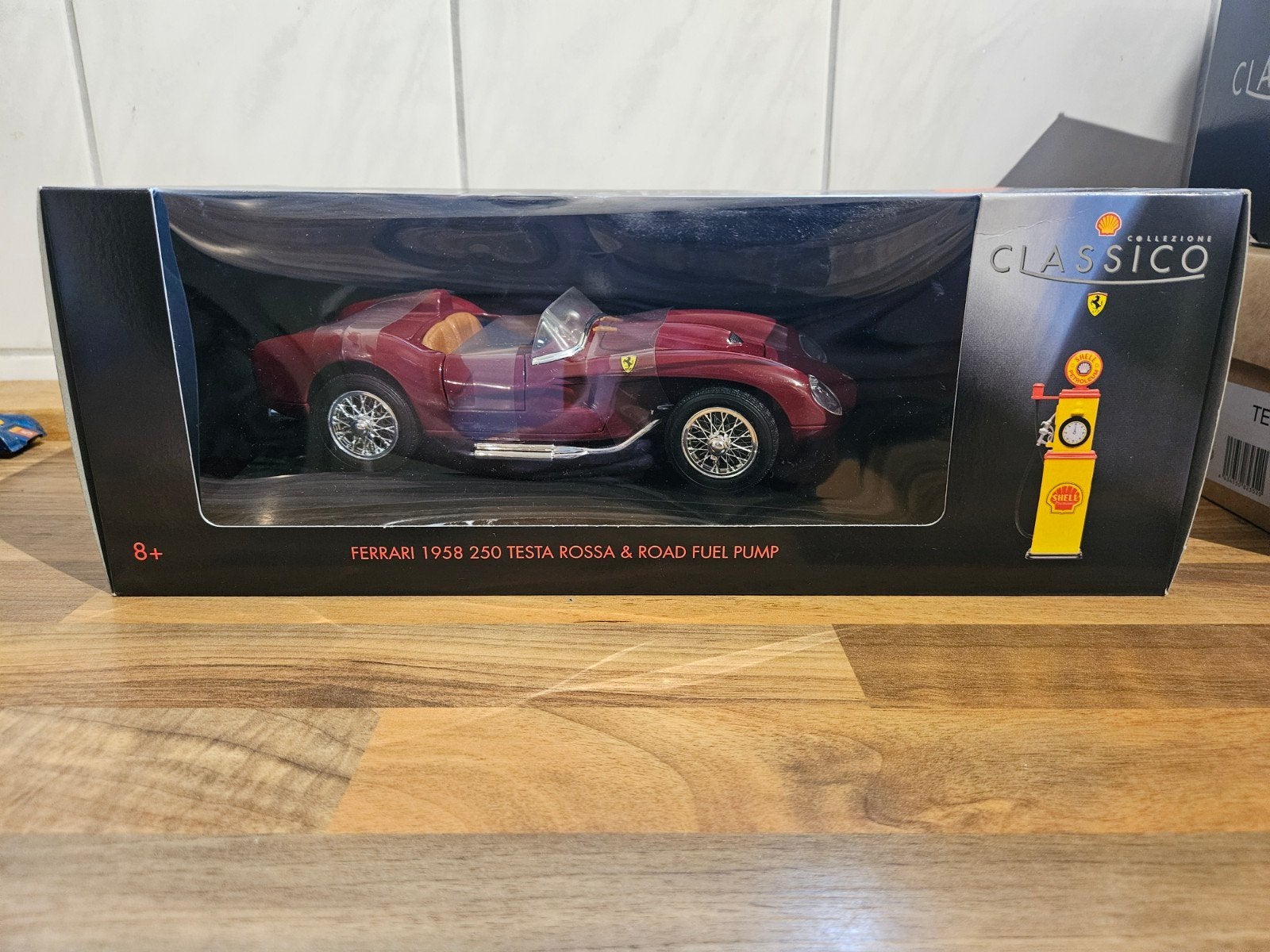 Shell 1957 Ferrari Testarossa met benzinepomp in OVP, Ophalen of Verzenden, Zo goed als nieuw
