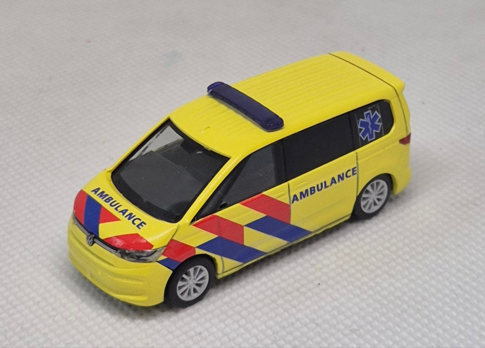 VW Multivan T7 Ambulance Eigenbouw, Ophalen of Verzenden, Zo goed als nieuw, Auto, Herpa