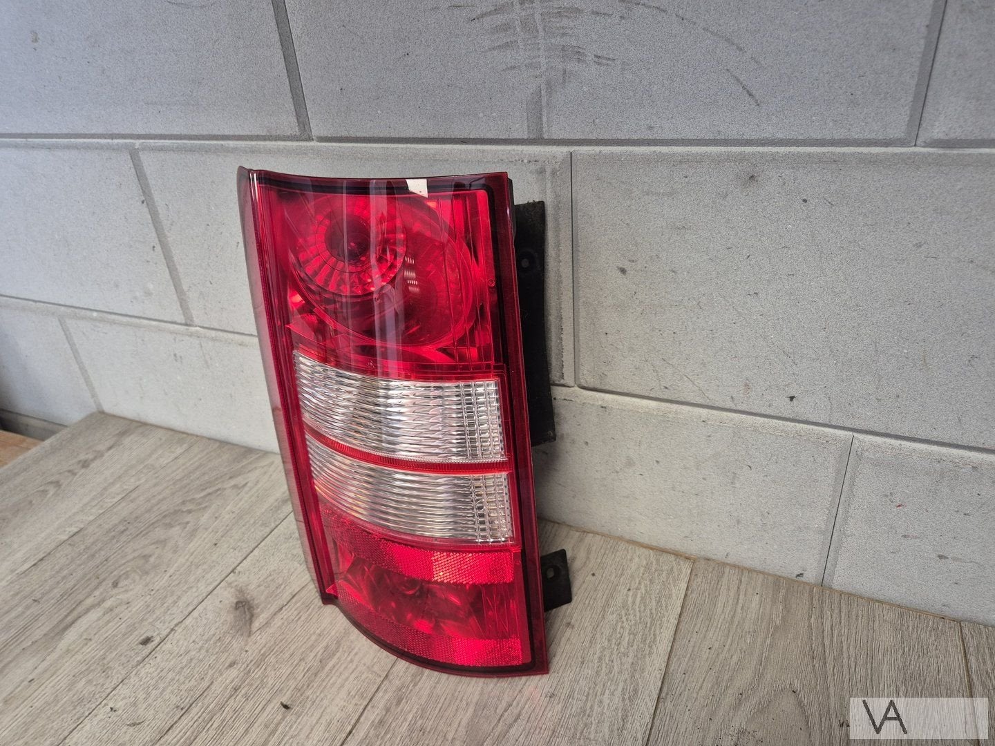 Achterlicht links voor Chrysler Voyager 2008 - 2014 €100, Gebruikt, -, Ophalen of Verzenden, -