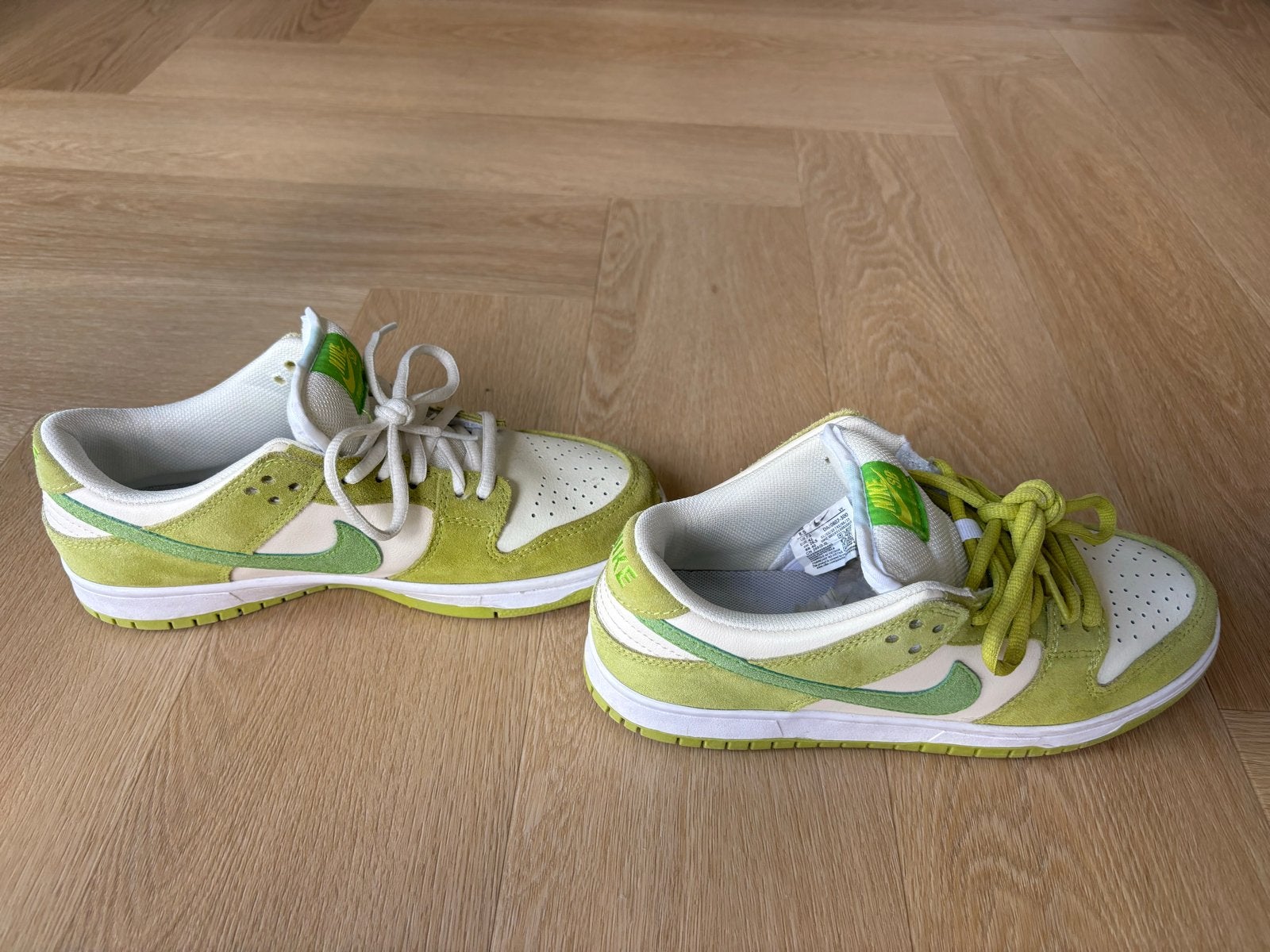 Nike SB Dunk Low 'Green Apple' sneakers - Maat 42, Ophalen of Verzenden, Zo goed als nieuw, Overige kleuren, Sneakers of Gympen