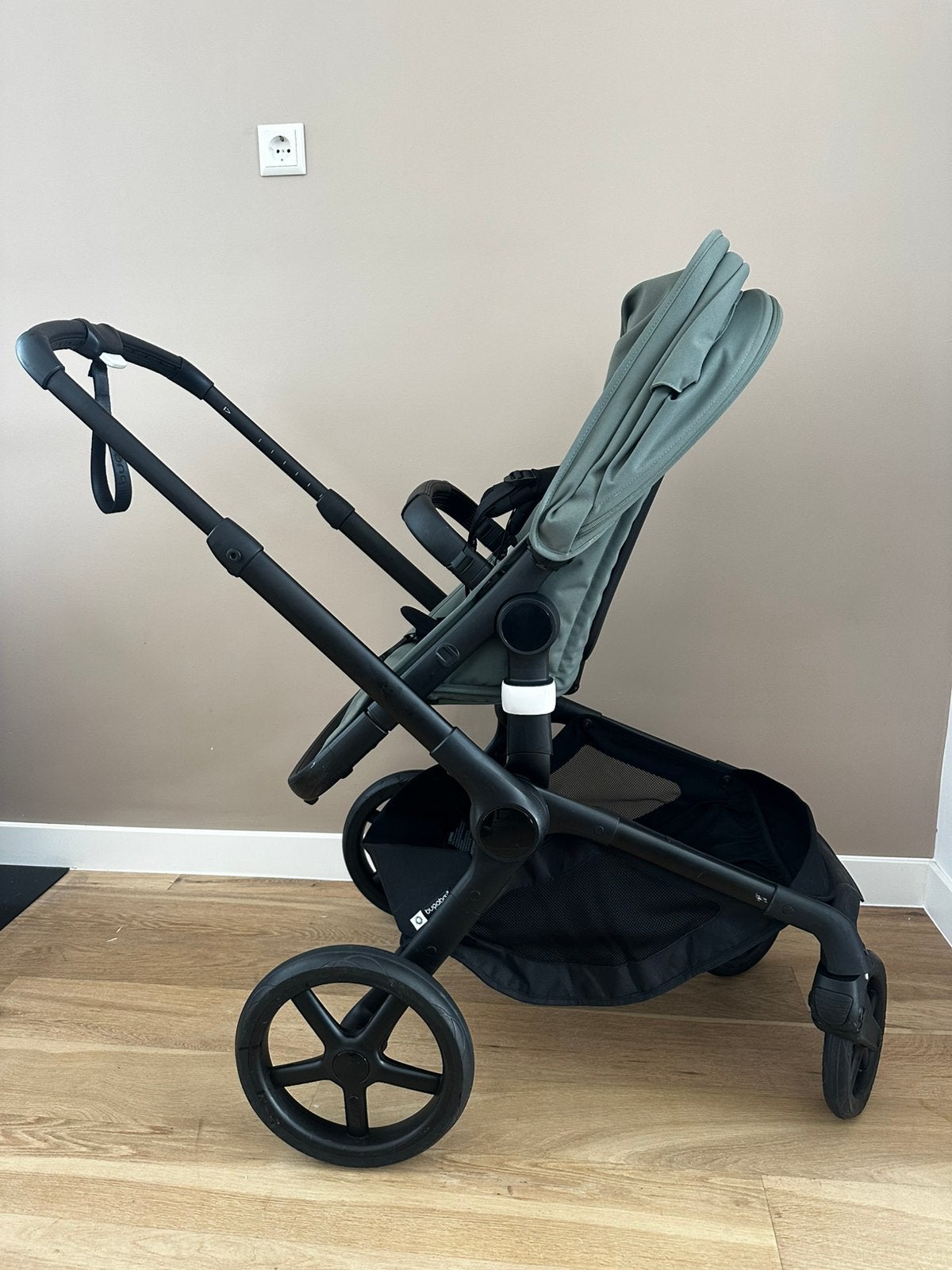 Bugaboo fox 5 + voetenzak + maxi cosi adapters + regenhoes., Bugaboo, Zo goed als nieuw, Verstelbare duwstang, Ophalen