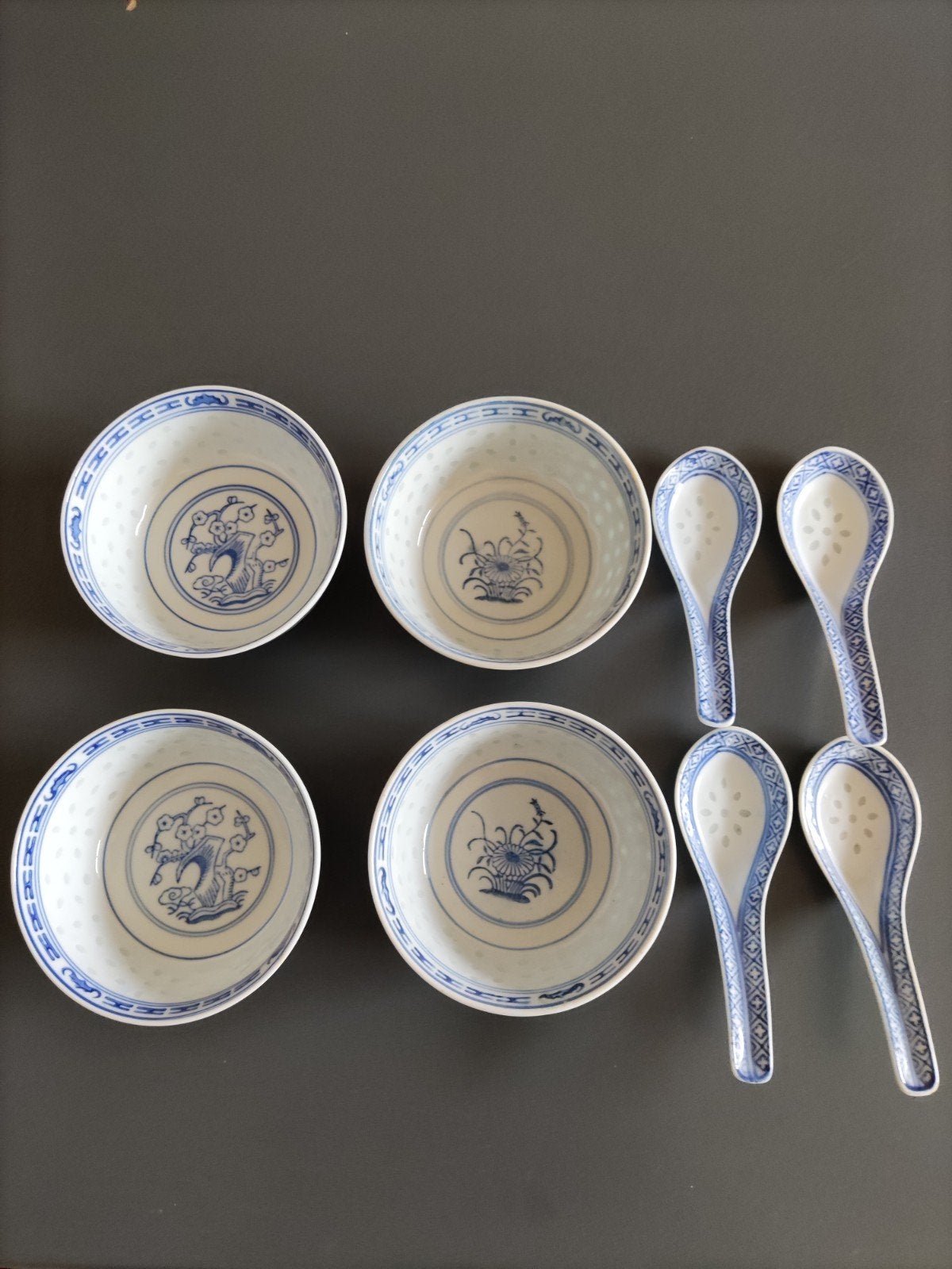 chinese soepkommen, porselein 4 stuks met porseleinen lepel, Huis en Inrichting, Aziatisch, Ophalen of Verzenden, Zo goed als nieuw