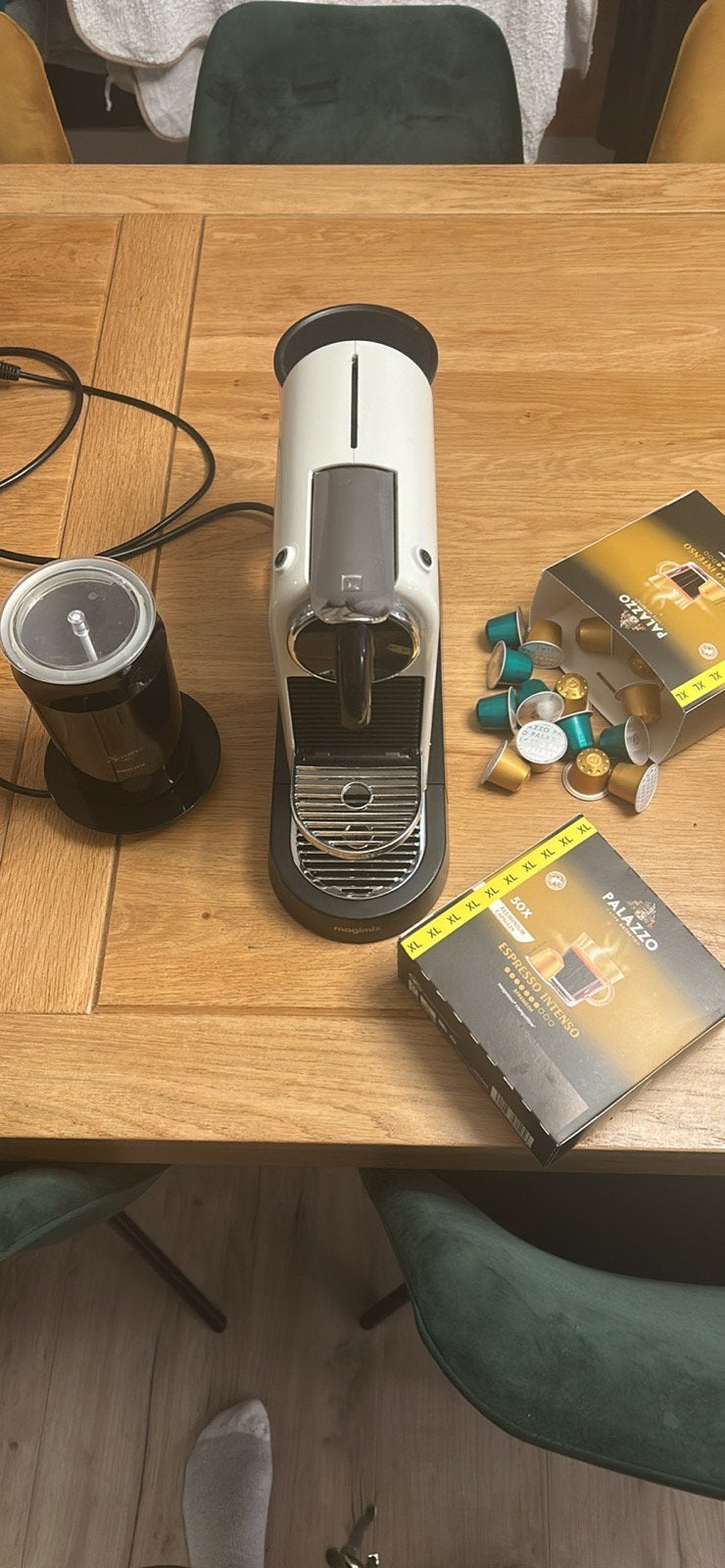 Nespresso met melkopschuimer en cups, Ophalen of Verzenden