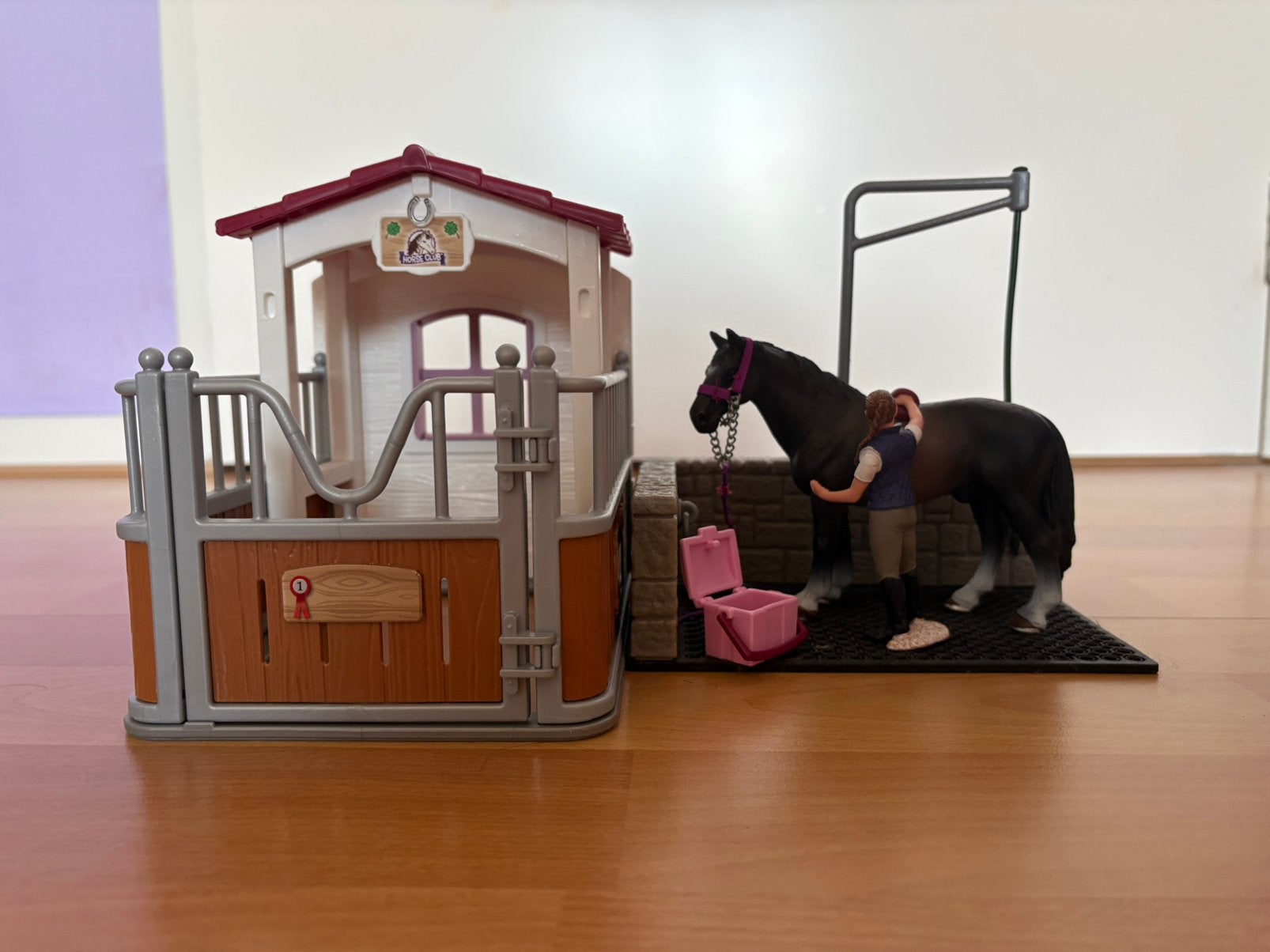 Schleich paardrnstal en wasplaats, Verzamelen, Speelgoed, Ophalen of Verzenden, Zo goed als nieuw