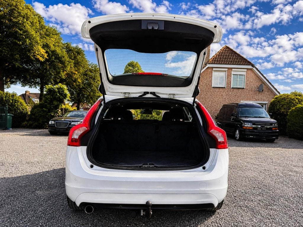 Volvo V60 1.6 SUMMUM LWB WHITE Bj.2013 NAVI/PDC/NAP/STOELVW/, Auto's, Gebruikt, Zwart, 4 cilinders, 1435 kg