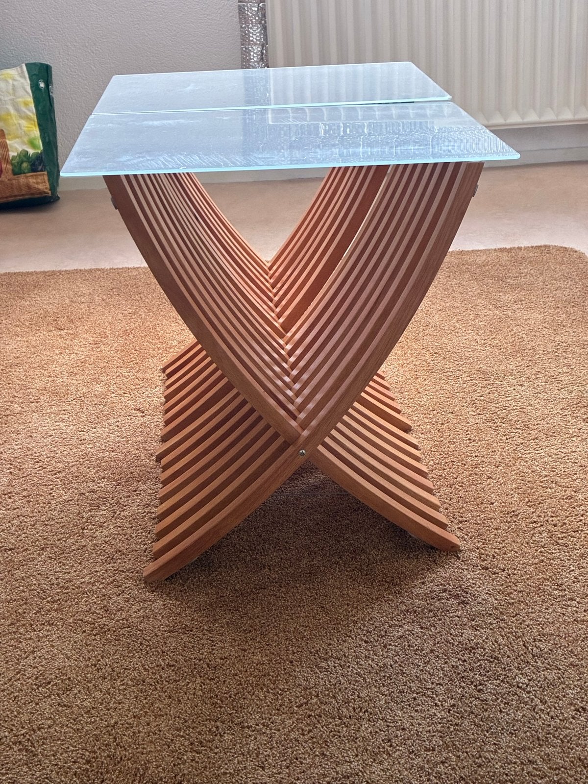 Twee houten bijzettafeltjes of nachtkastjes, Ophalen, Minder dan 45 cm, Minder dan 55 cm, Gebruikt