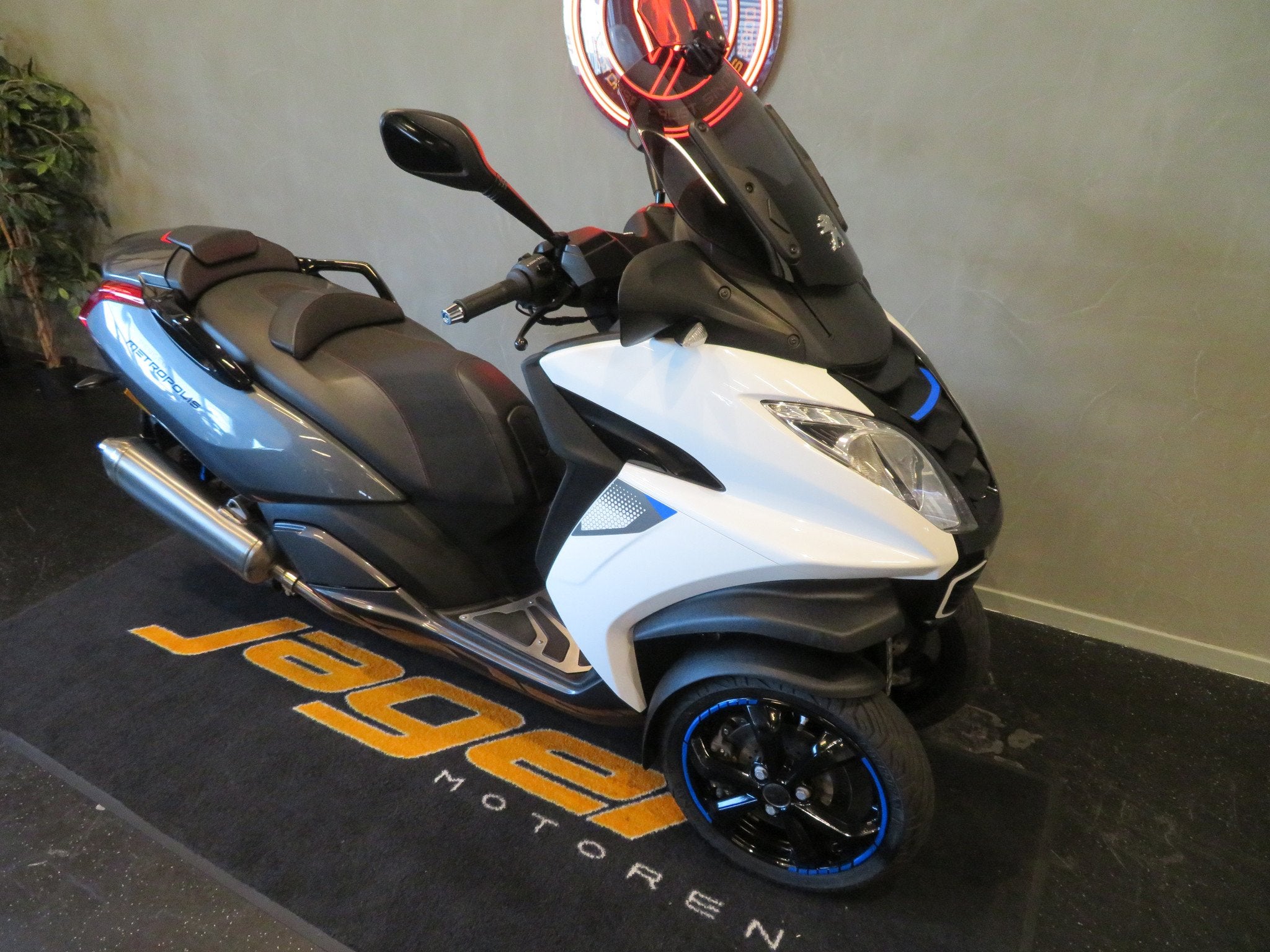 Peugeot METROPOLIS 400 ABS WHITE EDITION LT (bj 2020), Motoren, Motoren | Overige merken, Scooter, Bedrijf, PEUGEOT