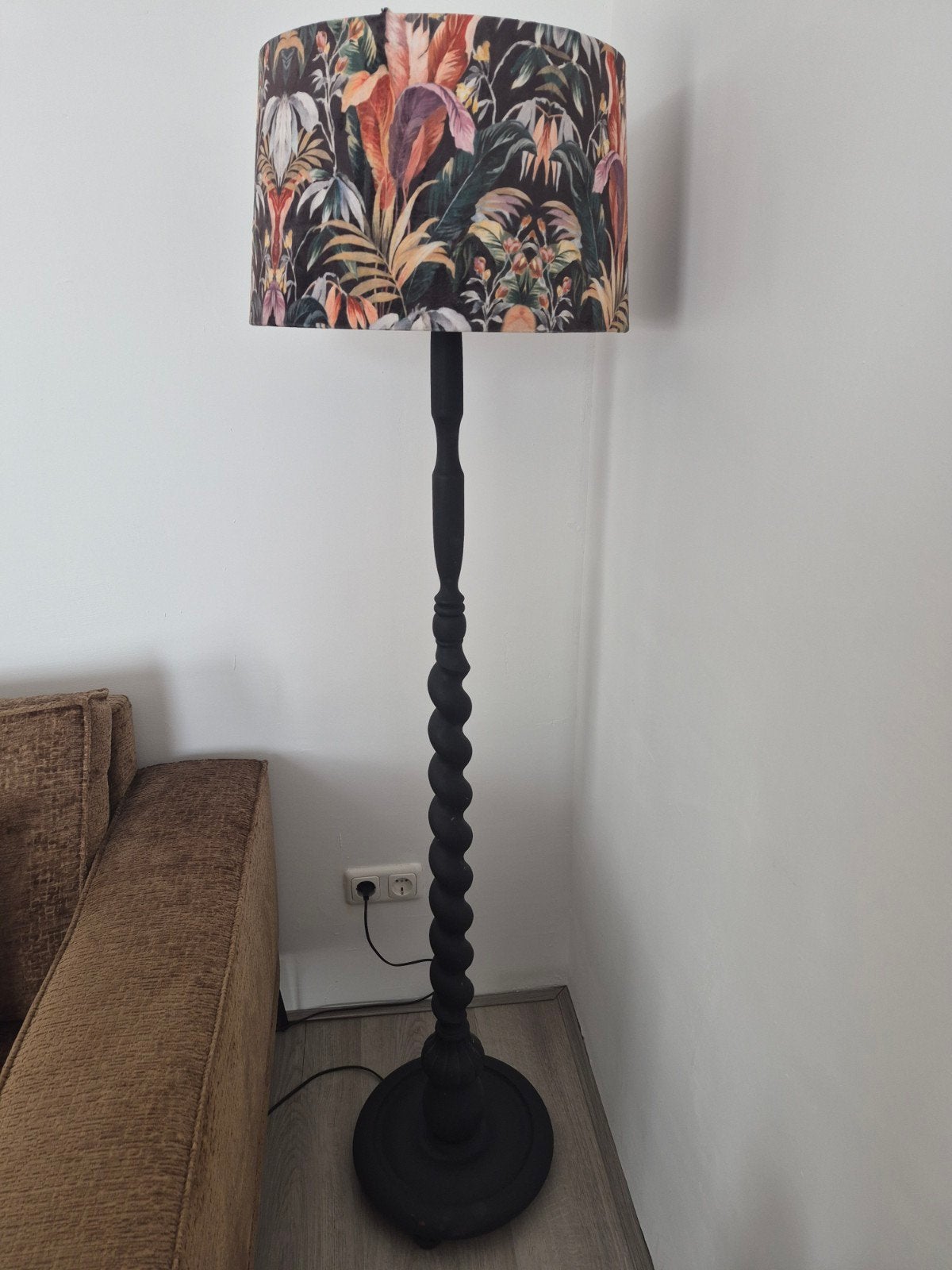 Zwarte staande lamp met tropische kap, Ophalen, Gebruikt, Tropisch, Klassiek, E27 (groot)