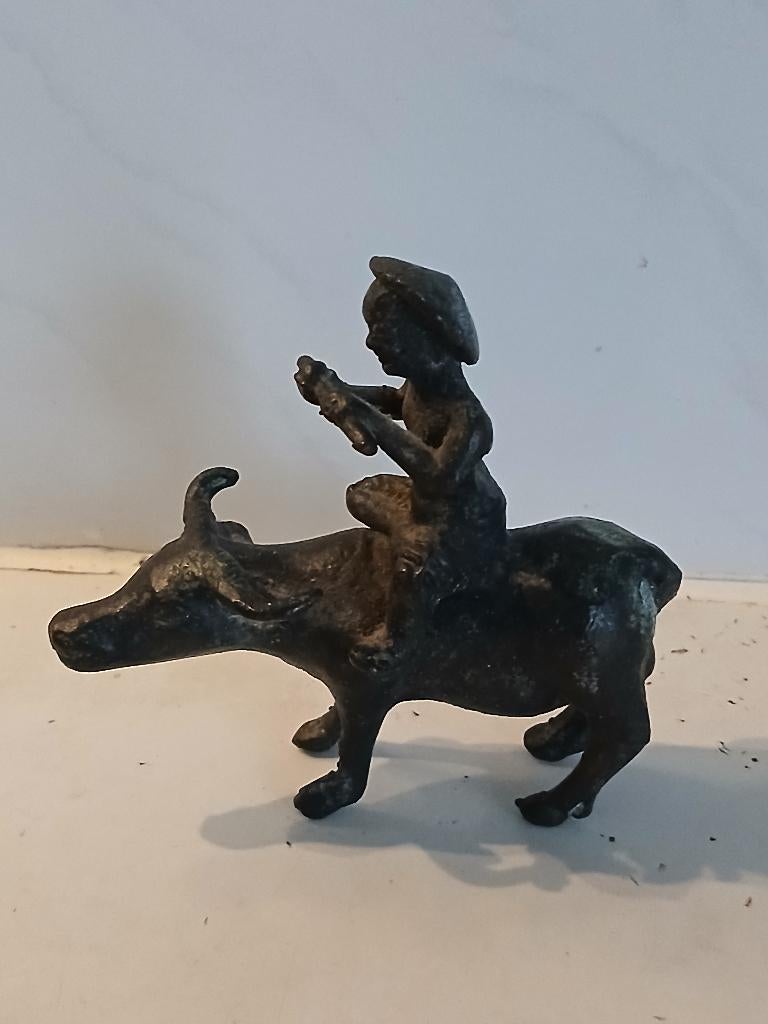 Bronzen Buffel met jongen met fluit, Ophalen of Verzenden, Zo goed als nieuw, Mens