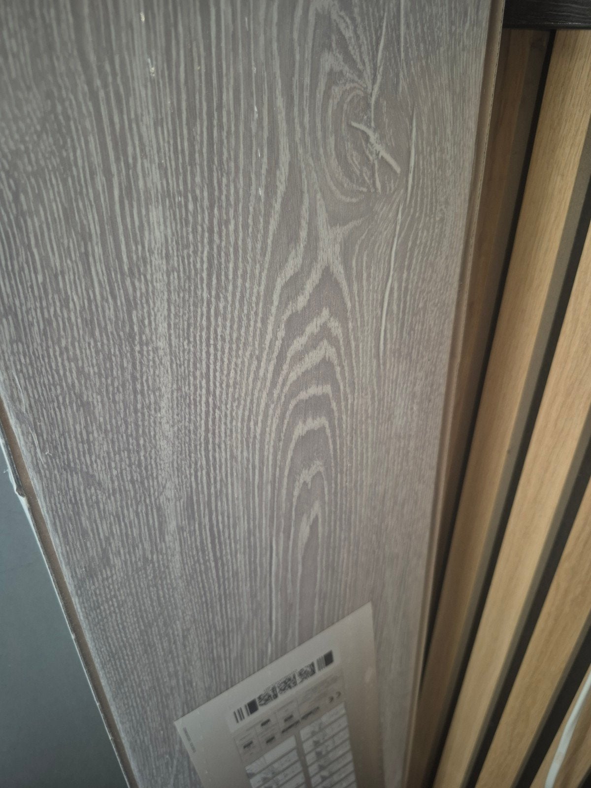 Nieuwe doos en 2 planken grijs kliklaminaat, Ophalen, Nieuw, Minder dan 5 m², 10 tot 30 cm