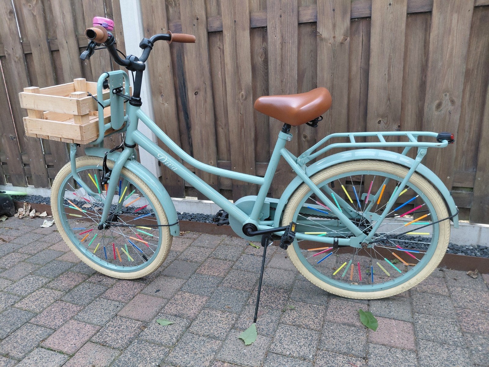 Diva meisjesfiets 22 inch met mandje en bagagedrager, Ophalen, Gebruikt, Velgrem, Handrem