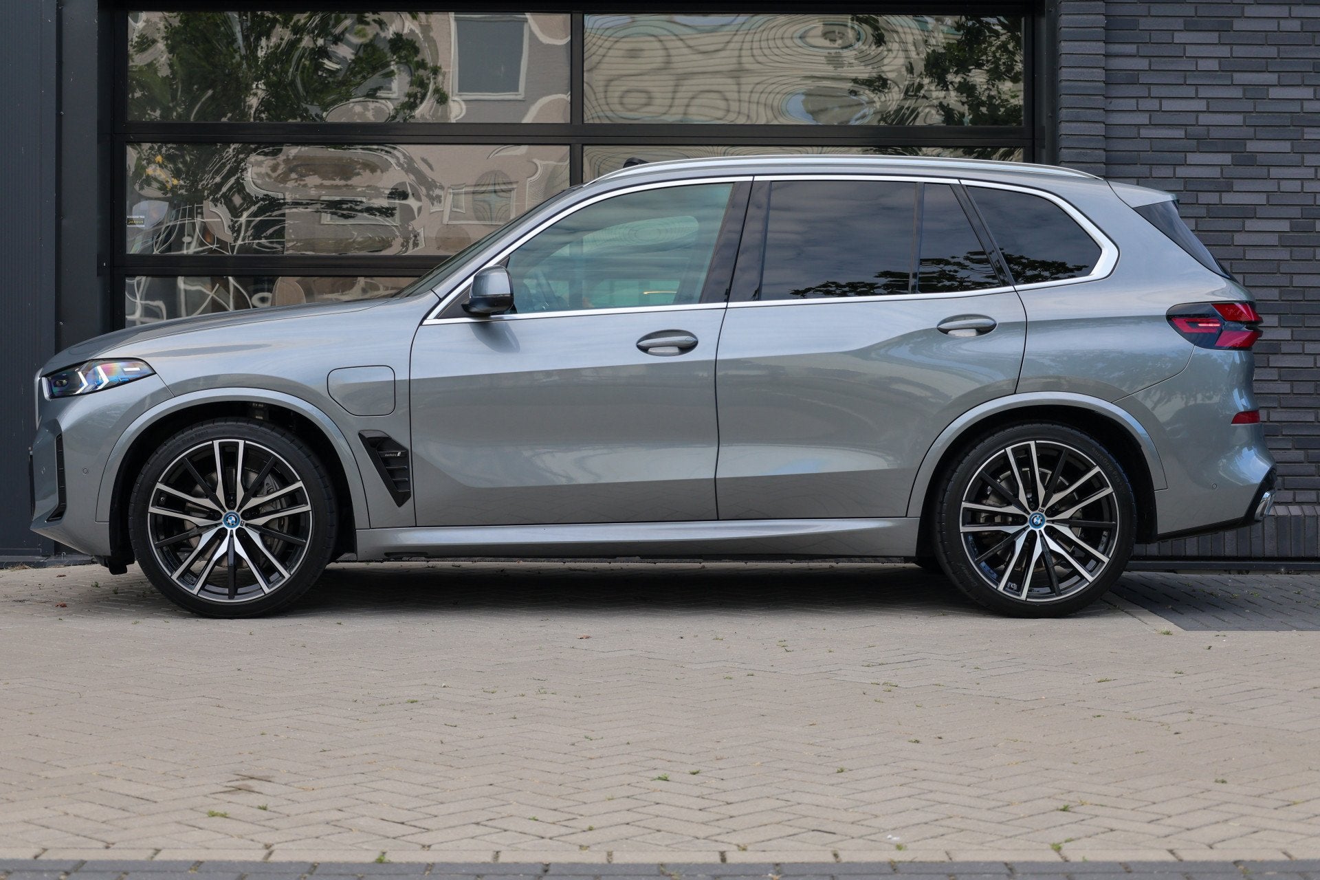Foto 14 van BMW X5 xDrive50e | BTW | SKYLOUNGE | 22 INCH | COMFORTSTOELE