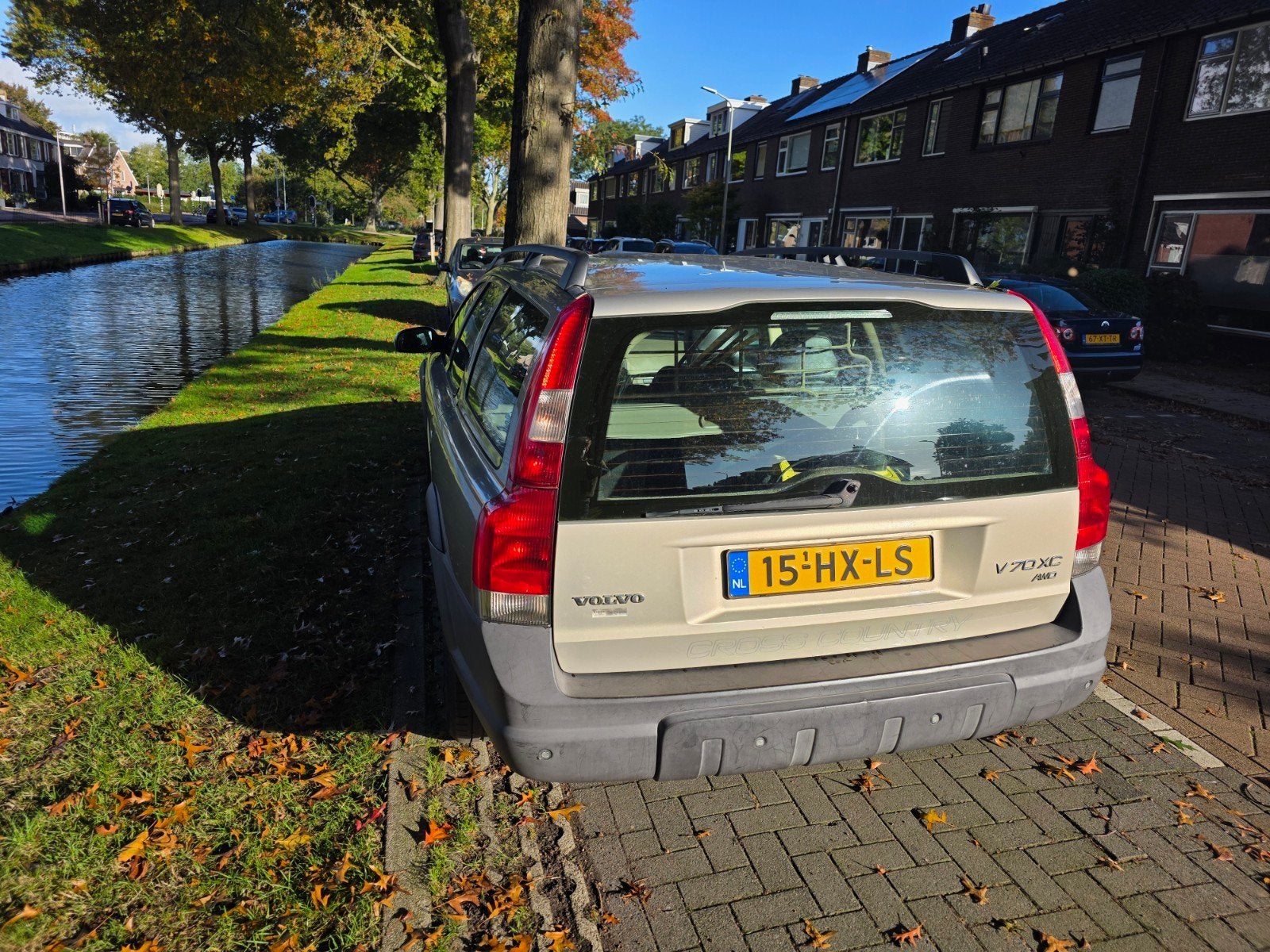 Volvo V70 2.4 T XC 4WD AUT 2002 Beige, Auto's, 1800 kg, Beige, Stationwagon, 2435 cc