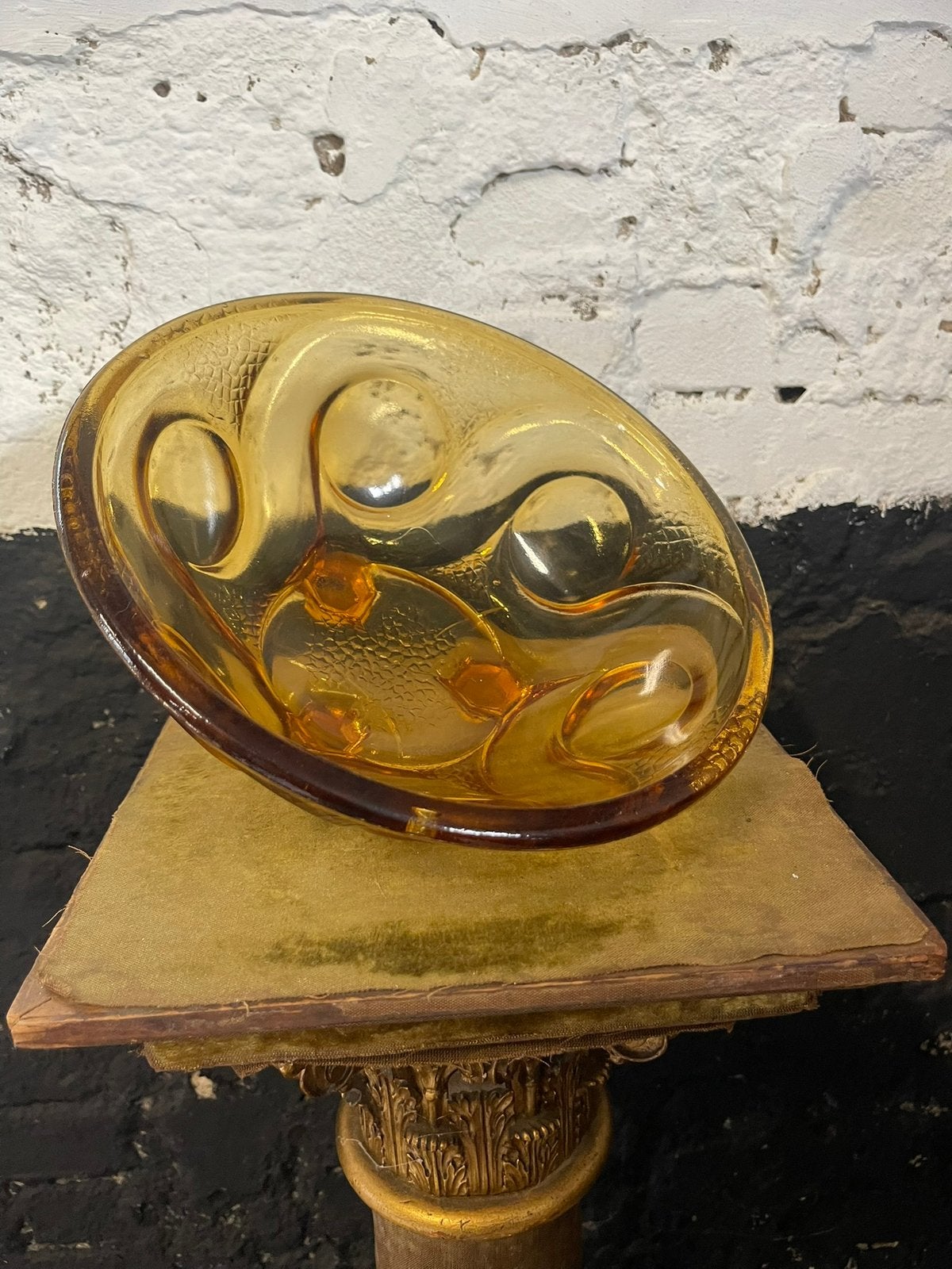 Vintage glazen schaal amber persglas cirkels heel fraai, Ophalen of Verzenden