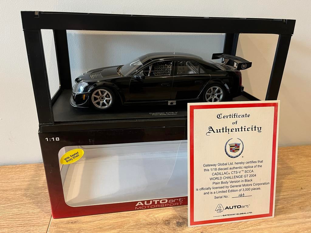 Autoart 1:18 Cadillac CTS-V 2004 Plain Body nr. 143/3000, Hobby en Vrije tijd, Modelauto's | 1:18, Ophalen of Verzenden, Zo goed als nieuw