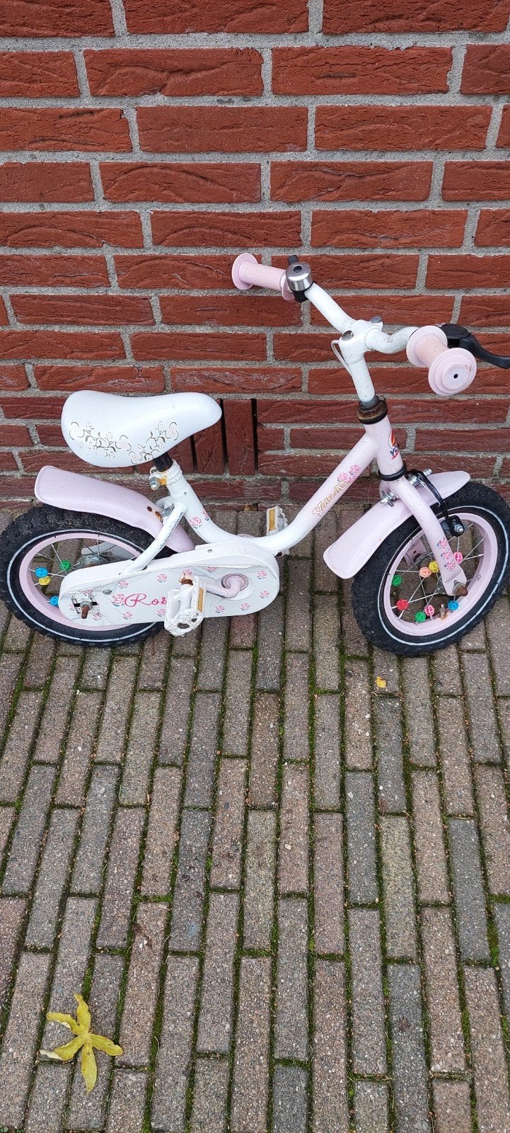 Roze kinderfiets, Fietsen en Brommers, Ophalen, Terugtraprem, Zijwieltjes, Gebruikt