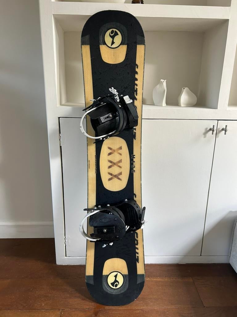 Santa Cruz H135 snowboard met bindingen 135 cm, Sport en Fitness, Snowboarden, Ophalen, Gebruikt, Board
