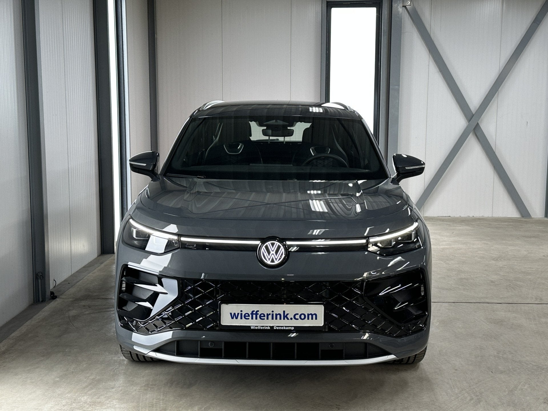 Volkswagen Tayron 1.5 eHybrid R-Line | Trekhaak-pakket | Nav, Auto's, 12 maanden, Zwart, 4 cilinders, Leder en Stof