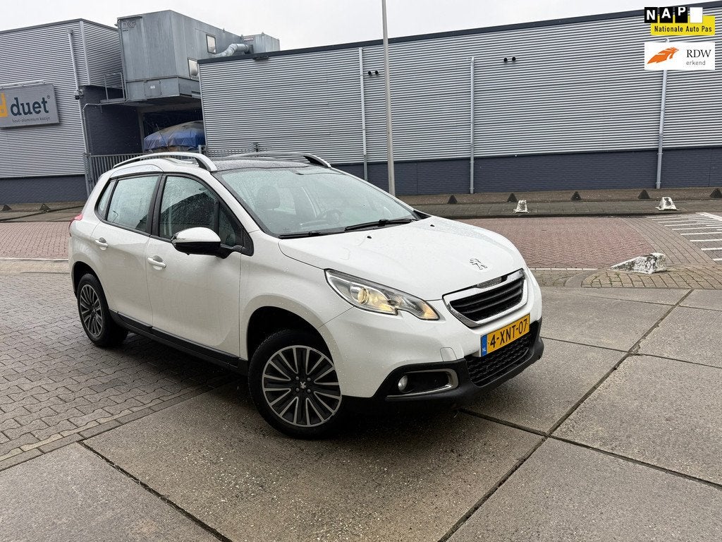 Peugeot 2008 1.2 PureTech Active GLAS DAK 5 Dr NAVI 64000 NA, Auto's, Peugeot, Voorwielaandrijving, Euro 5, 40 €/maand, 1199 cc