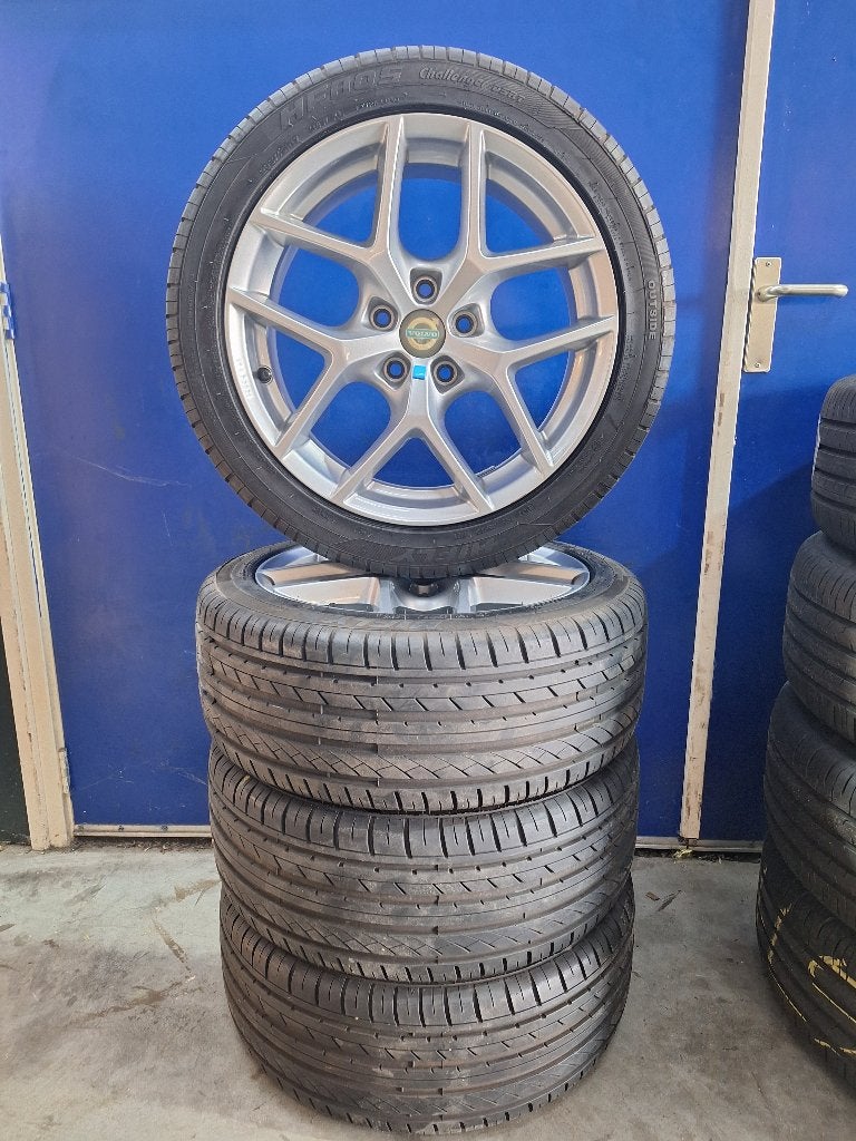 Borbet Polstar velgen 225 45 17 banden Volvo V40 C30 S40 V50, Auto-onderdelen, Ophalen, Gebruikt, Banden en Velgen, 17 inch