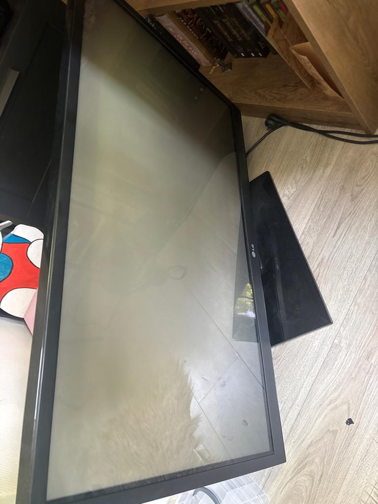LG TV met standaard - defect!!, Audio, Tv en Foto, Televisies, Ophalen, 50 Hz, 100 cm of meer, LG