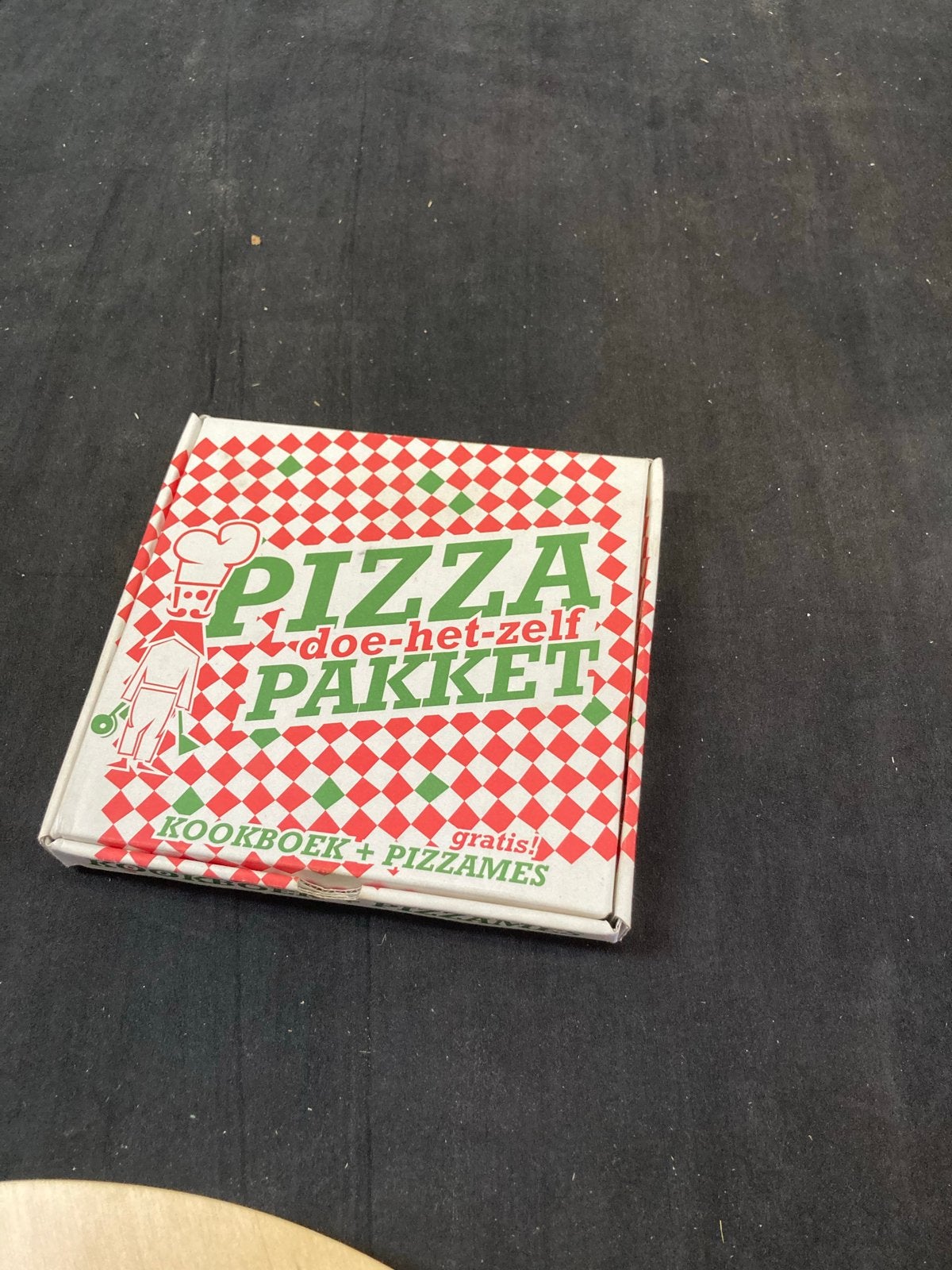 Pizza doe-het-zelf pakket met kookboek en pizzames, Overige thema's, Nieuw, Meerkleurig, Ophalen of Verzenden
