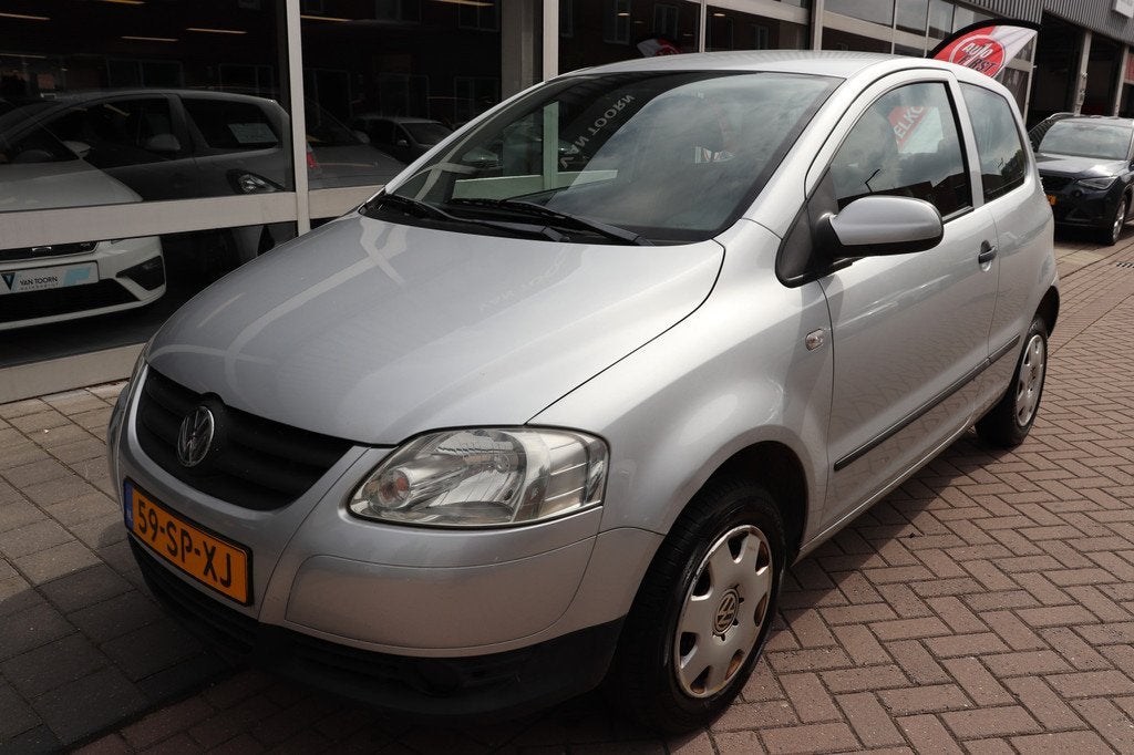 Volkswagen Fox 1.2 Trendline. APK tot 18-05-2027 Nette auto!, Auto's, Volkswagen, Voorwielaandrijving, Stof, Zwart, 4 stoelen