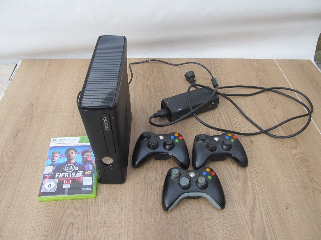 Xbox 360 Slim 4gb, Ophalen, 4 GB, Met 2 controllers, Gebruikt