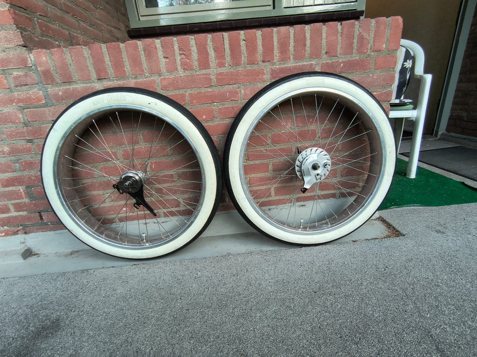 Set van 2 fietswielen met whitewall banden