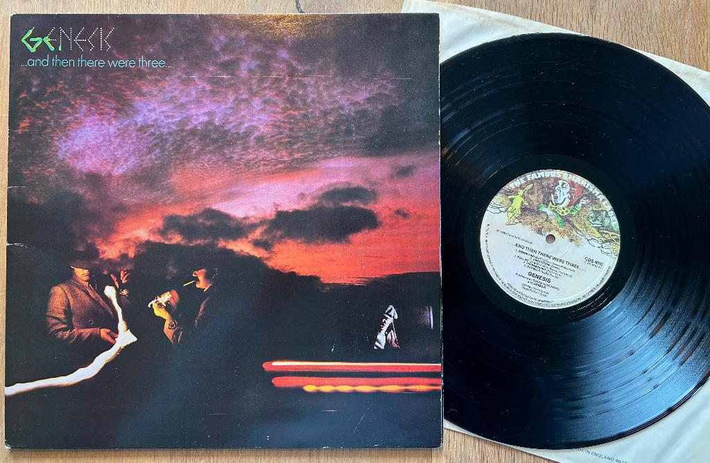 GENESIS - ...And then there were three... ( LP ), Gatefold hoes, Ophalen of Verzenden, Zo goed als nieuw, 12 inch