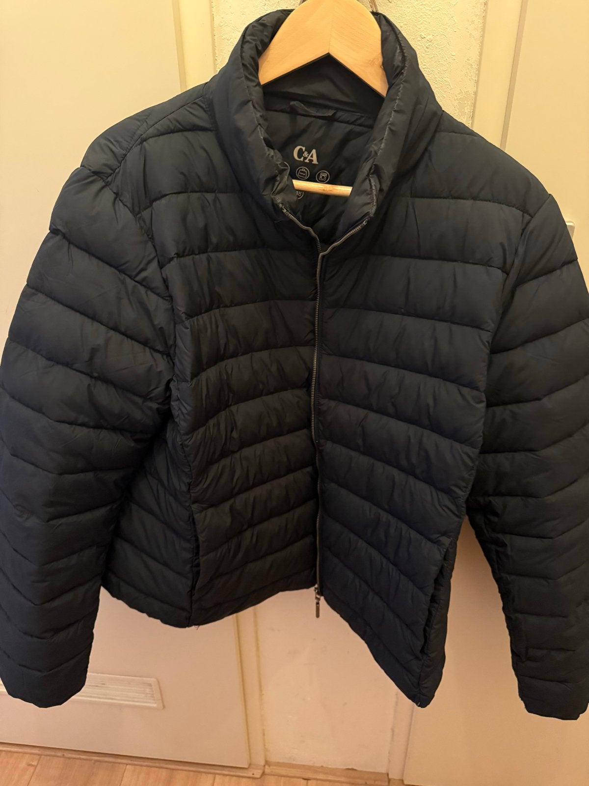 Bodywarmer en korte en lange jas, Ophalen, Zo goed als nieuw, Maat 42/44 (L), Groen