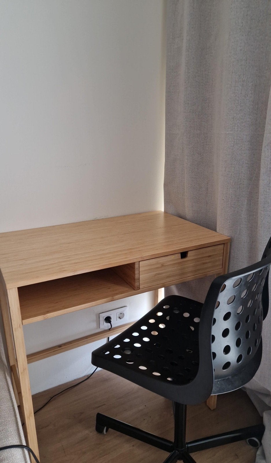IKEA NORDKISA Bamboo Dressing Table  and a black Ikea desk c, Ophalen of Verzenden