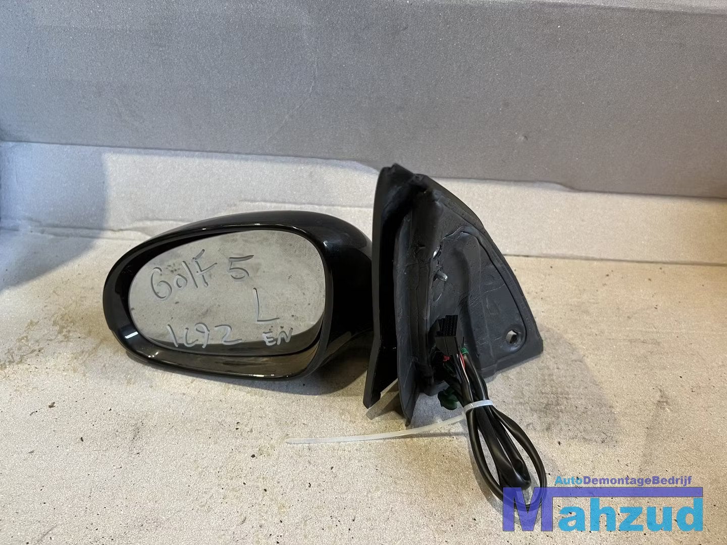 VW GOLF 5 ZWART LC9Z Links spiegel 2003-2009, Auto-onderdelen, Gebruikt, Volkswagen, Volkswagen AG, Berliner Ring 2
38440  Wolfsburg, DE