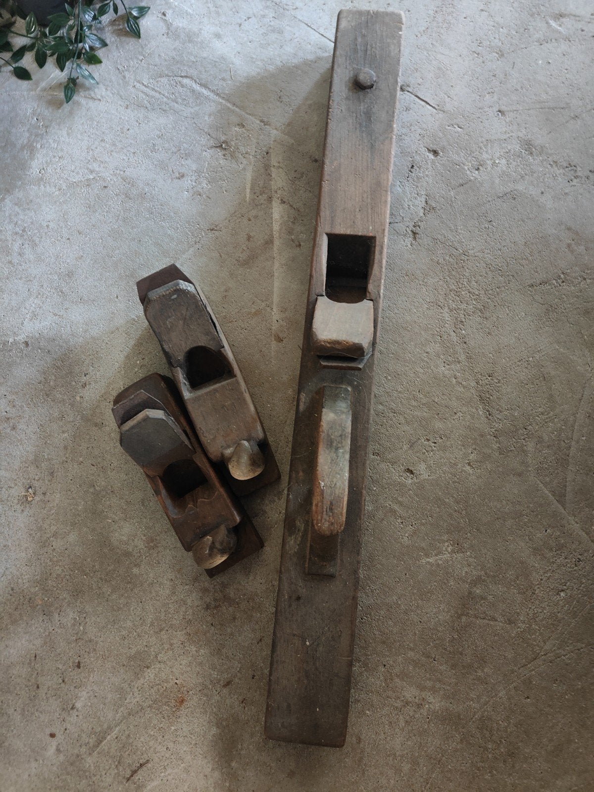Oud gereedschap: houten schaven, Ophalen