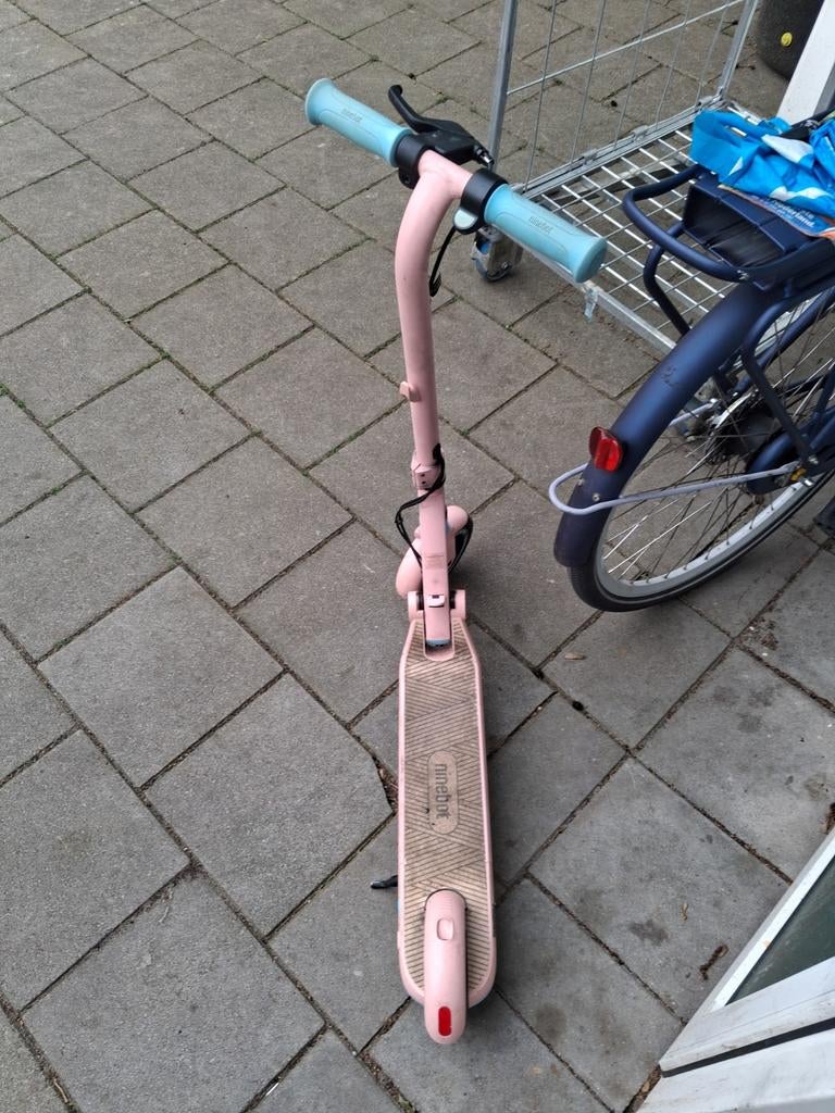 Ninebot elektrische step roze/blauw, Fietsen en Brommers, Steps, Ophalen of Verzenden