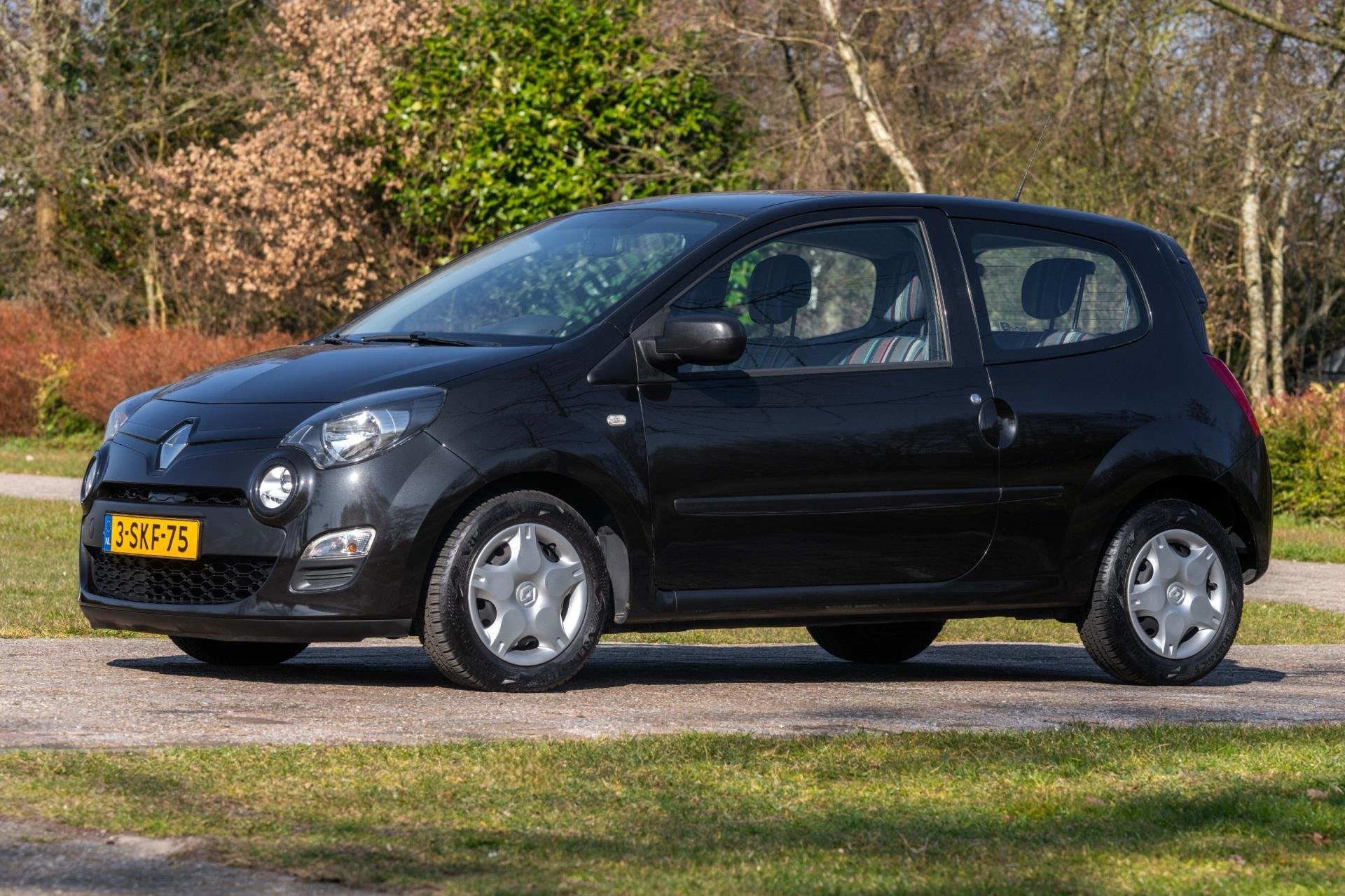 Renault Twingo 1.2 16V Parisienne 61.100 km +NAP NL-auto, Auto's, Gebruikt, Zwart, 4 cilinders, 4 stoelen
