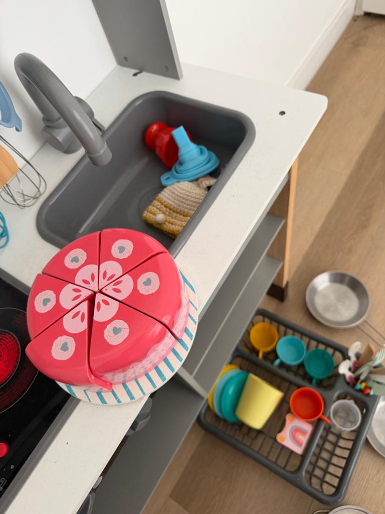 Miele Houten speelkeuken met accessoires en taart, Ophalen, Zo goed als nieuw