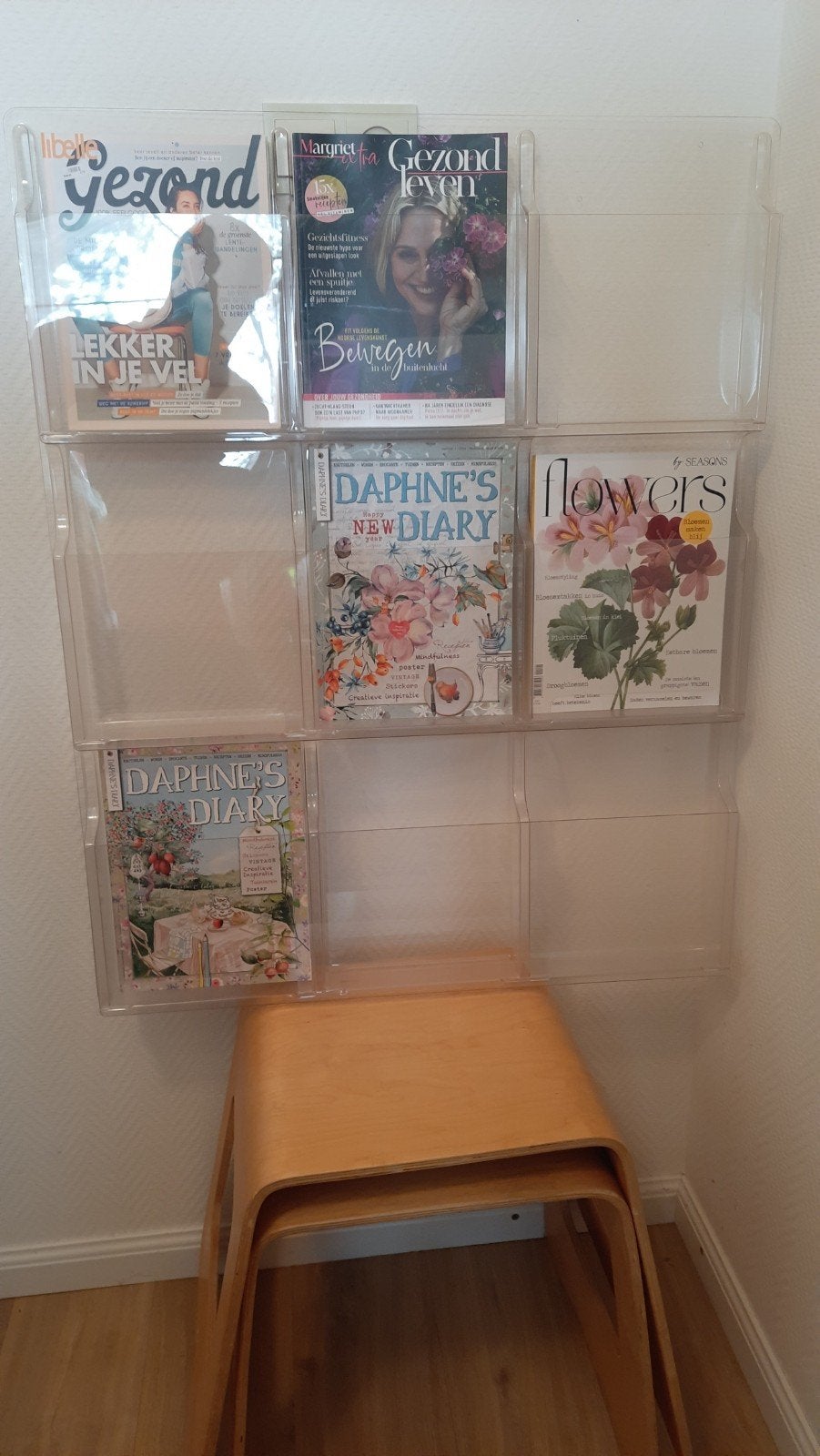 9 vaks wand presentatie a4 formaat, lees de beschrijving, Tijdschriftenrek, Ophalen, Zo goed als nieuw, Kunststof
