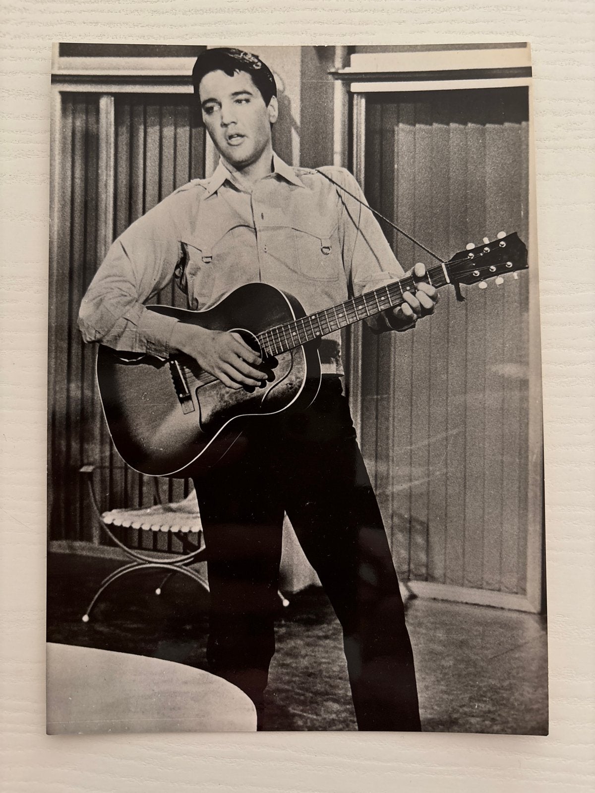 Vintage Elvis Presley Fotokaart met Gitaar, Ophalen of Verzenden, Gebruikt, Foto of Kaart