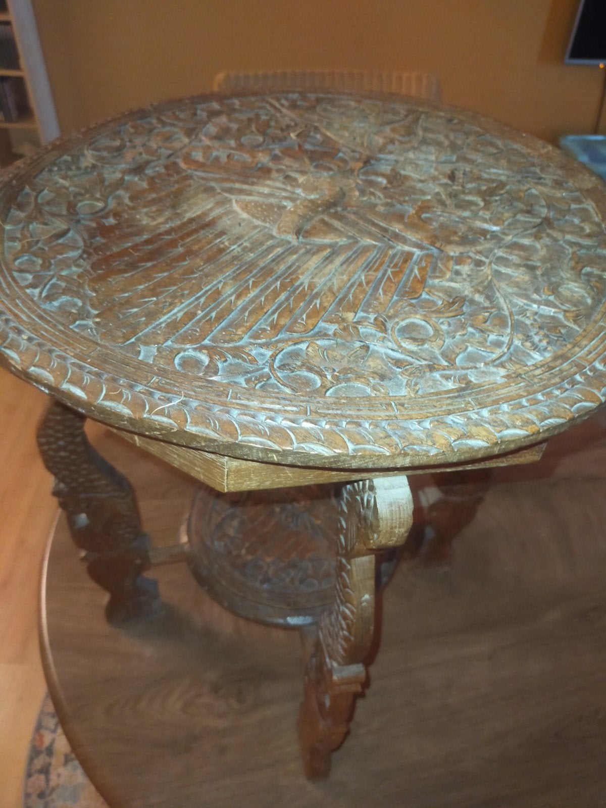 Antieke handgesneden houten bijzettafel met draken, Antiek en Kunst, Ophalen