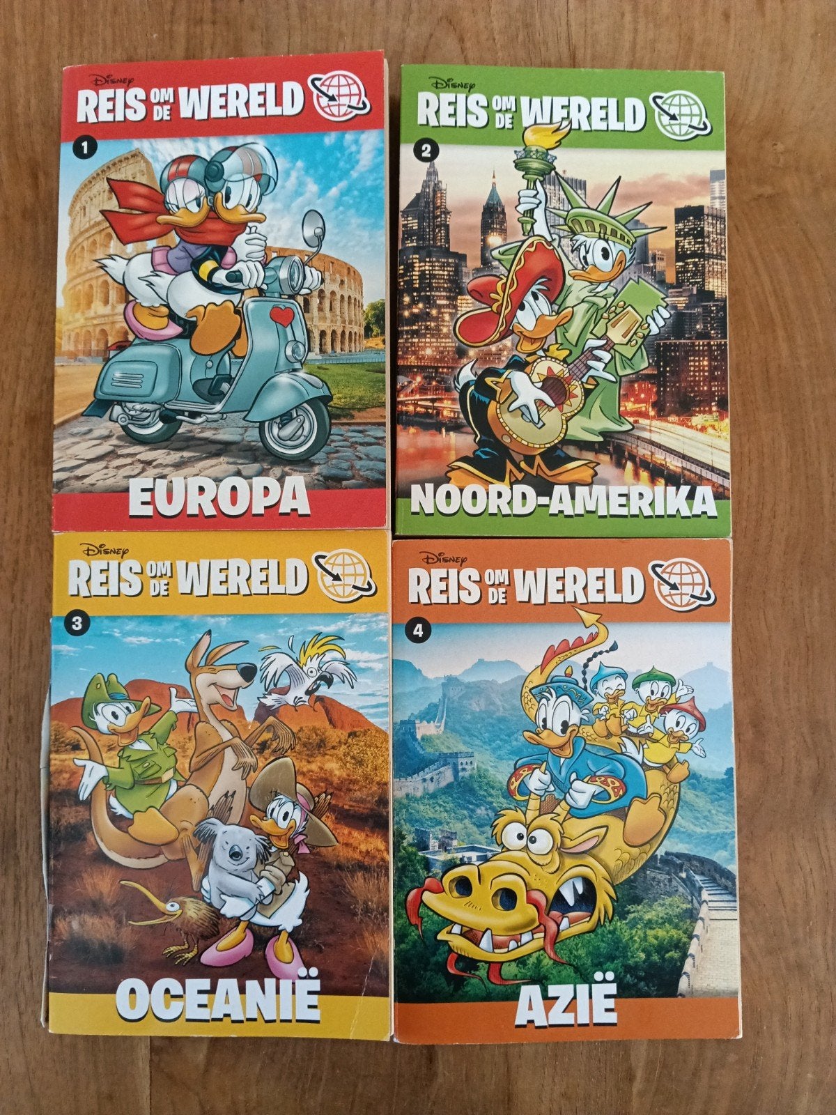 Donald Duck stripboeken: Reis om de Wereld & Premium, Meerdere stripboeken, Ophalen, Zo goed als nieuw
