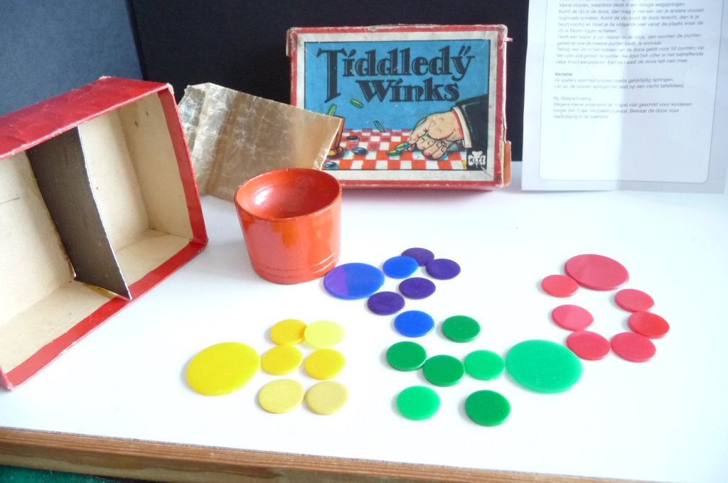 TIDDLEDY WINKS,VLOOIENSPEL,GEHEEL KOMPLEET MET HOUTEN BAKJE, Verzenden