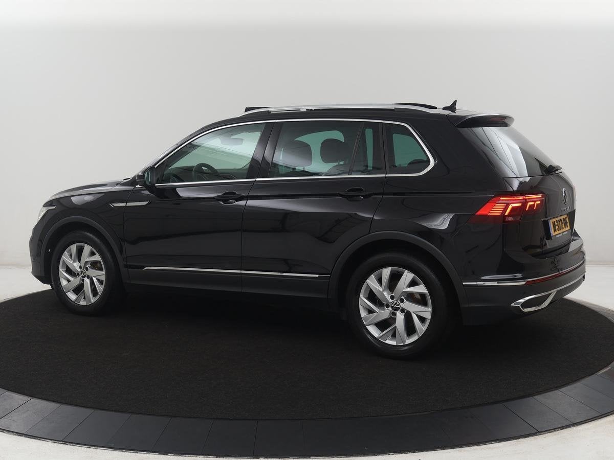 Volkswagen Tiguan 1.5 TSI Elegance | Panoramadak | Adaptive, 4 cilinders, Zwart, Origineel Nederlands, SUV of Terreinwagen