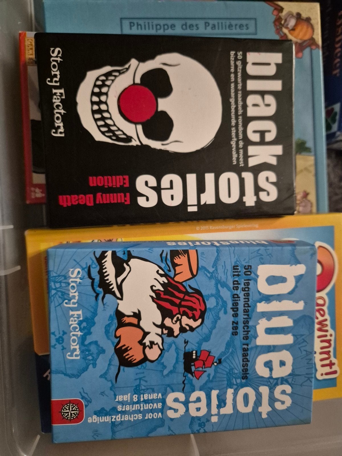 Black Stories & Blue Stories - Raadselspellen, Ophalen of Verzenden, Zo goed als nieuw
