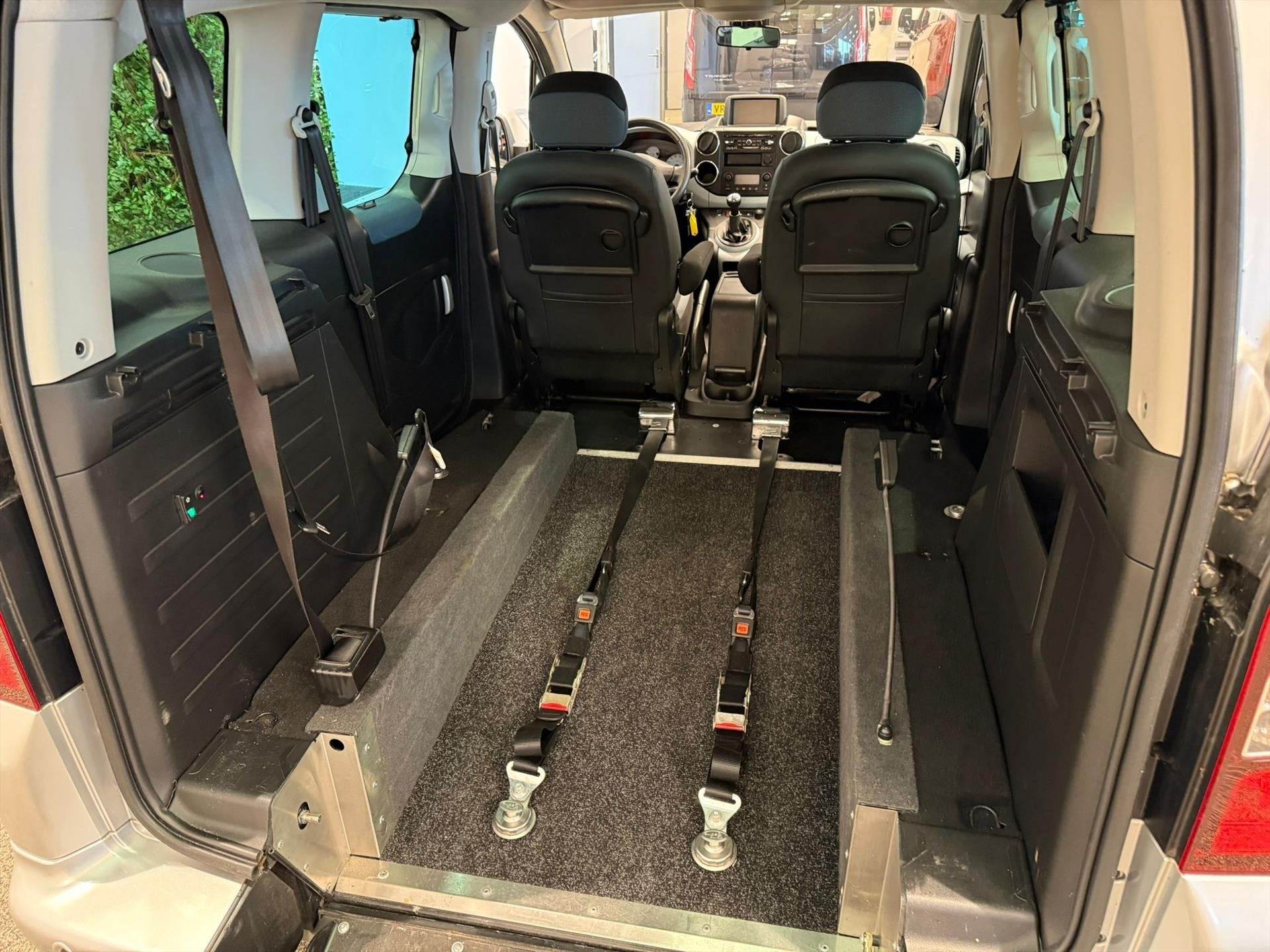 Citroen Berlingo Rolstoelauto, Stof, Gebruikt, Zwart, 2 stoelen