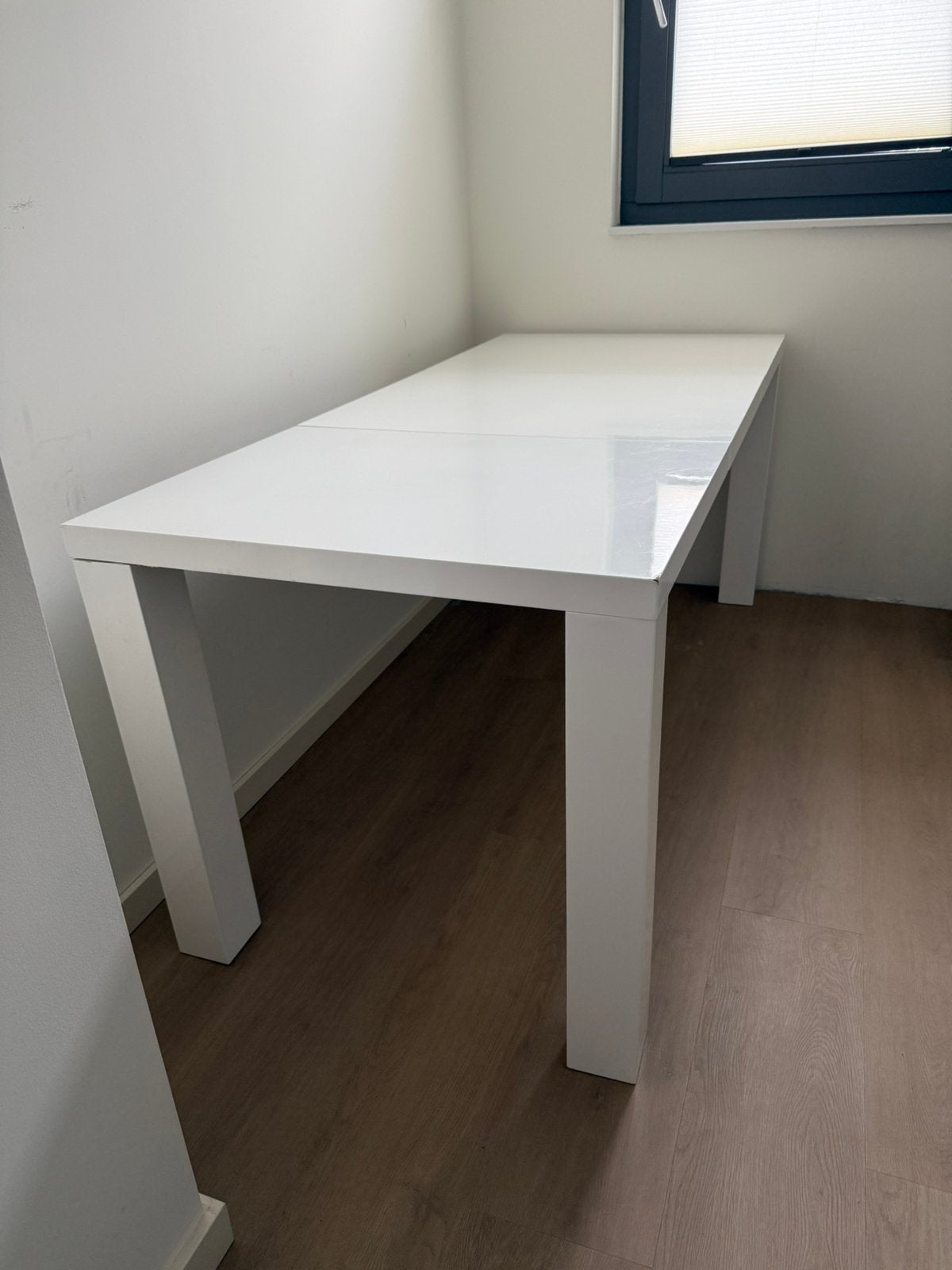 Hoogglans witte verstelbare tafel met gebruikssporen, Ophalen of Verzenden, Gebruikt