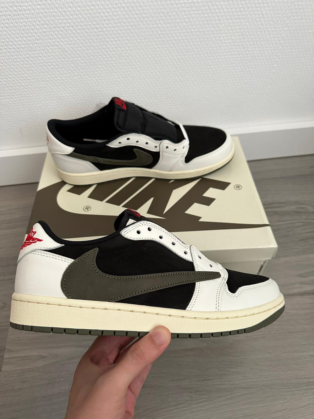 Nike Air Jordan 1 Low Travis Scott Olive Green, Ophalen of Verzenden, Zo goed als nieuw, Overige kleuren