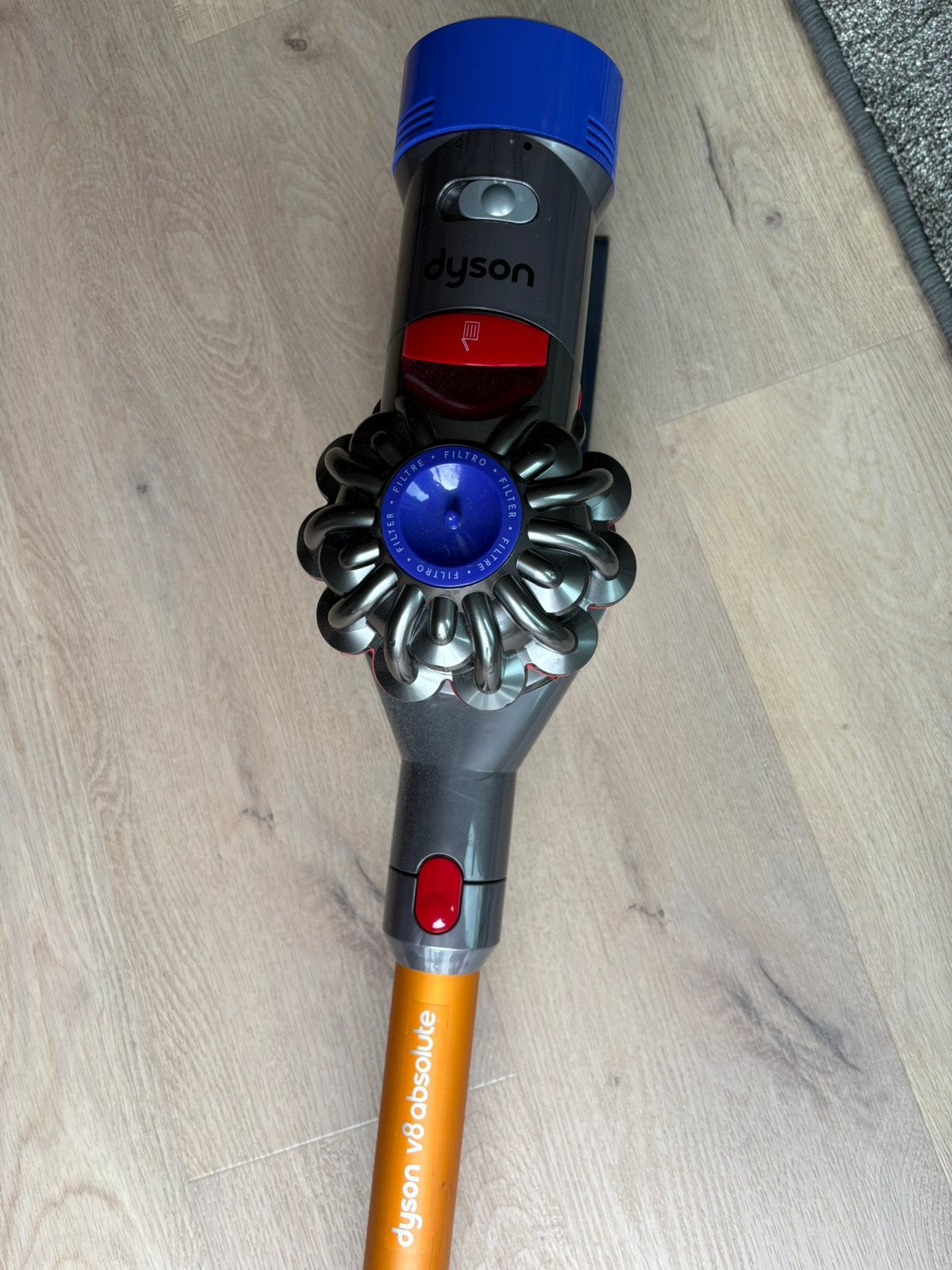 Dyson V8 Absolute. Zwakke accu, Ophalen, Niet werkend, Dyson