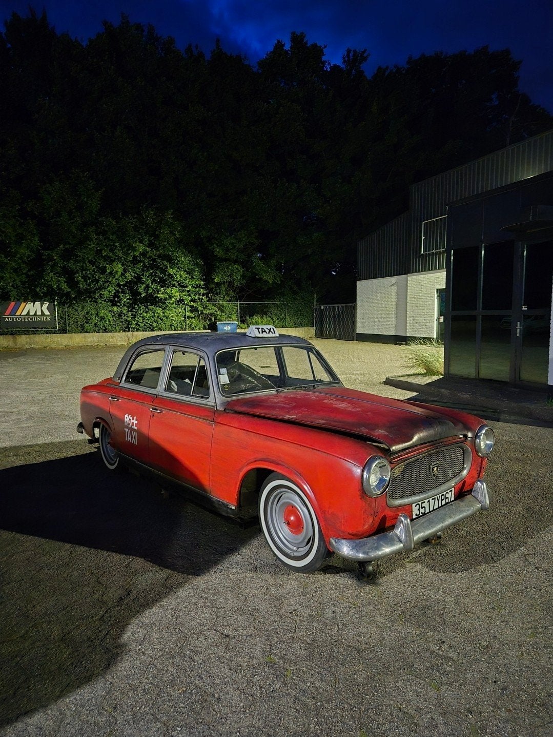Decorstuk: Klassieke Rode Taxi Auto met vuureffect (2 delen), Ophalen, Auto's