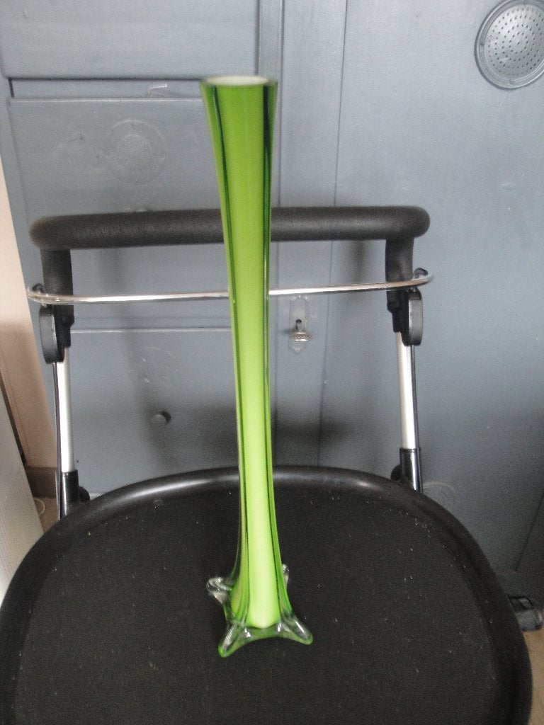Nieuwe Hele Mooie Smalle Vaas op Voet., Handgemaakt, Nieuw, Ophalen of Verzenden, Glas
